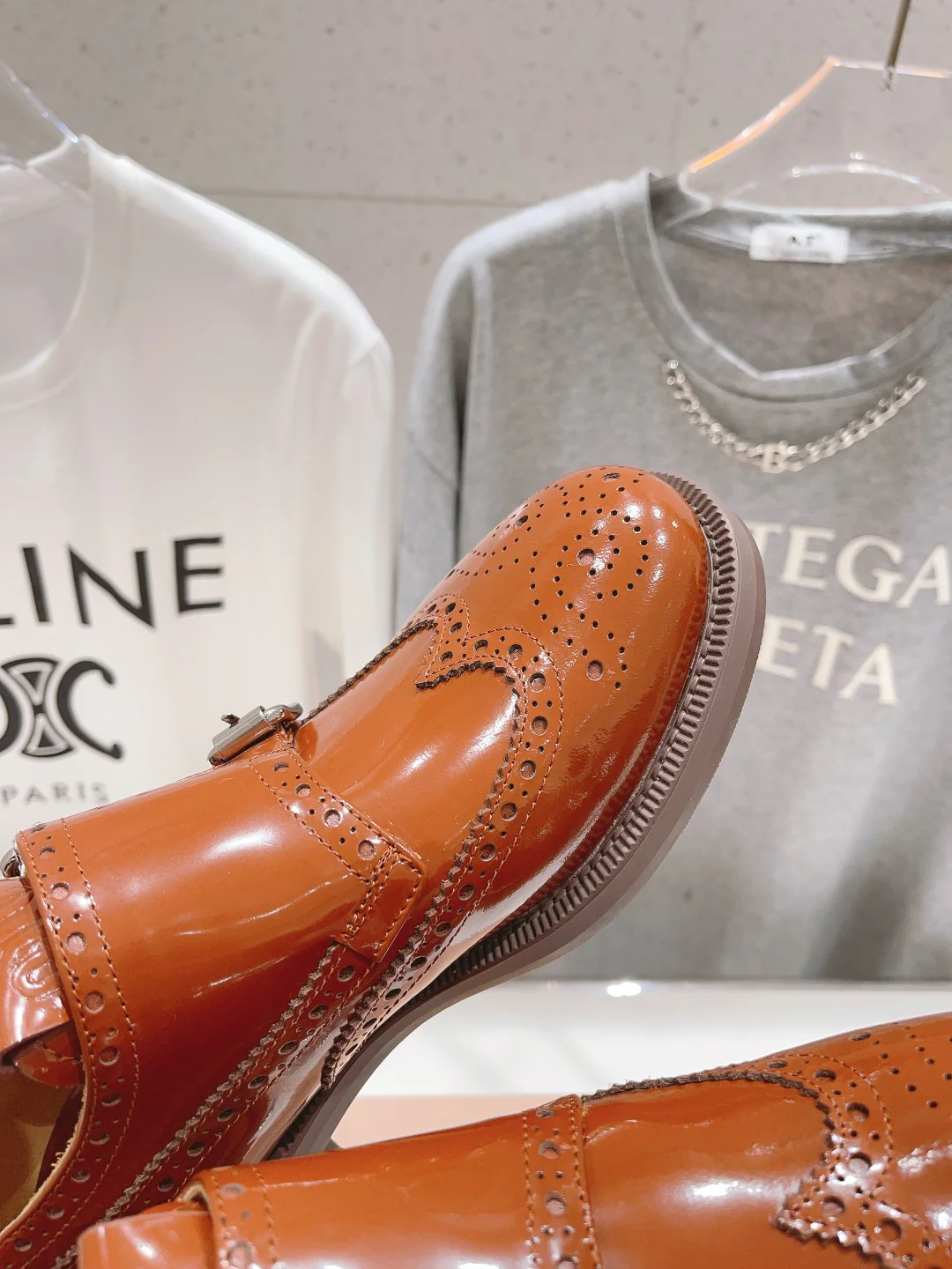 Коллекция Miu Miu весна/лето 2023 — Туфли-броги — Коричневые