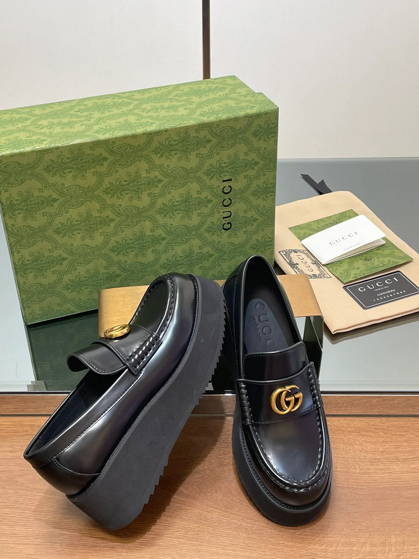 Лоферы на платформе Gucci 2024 - черные