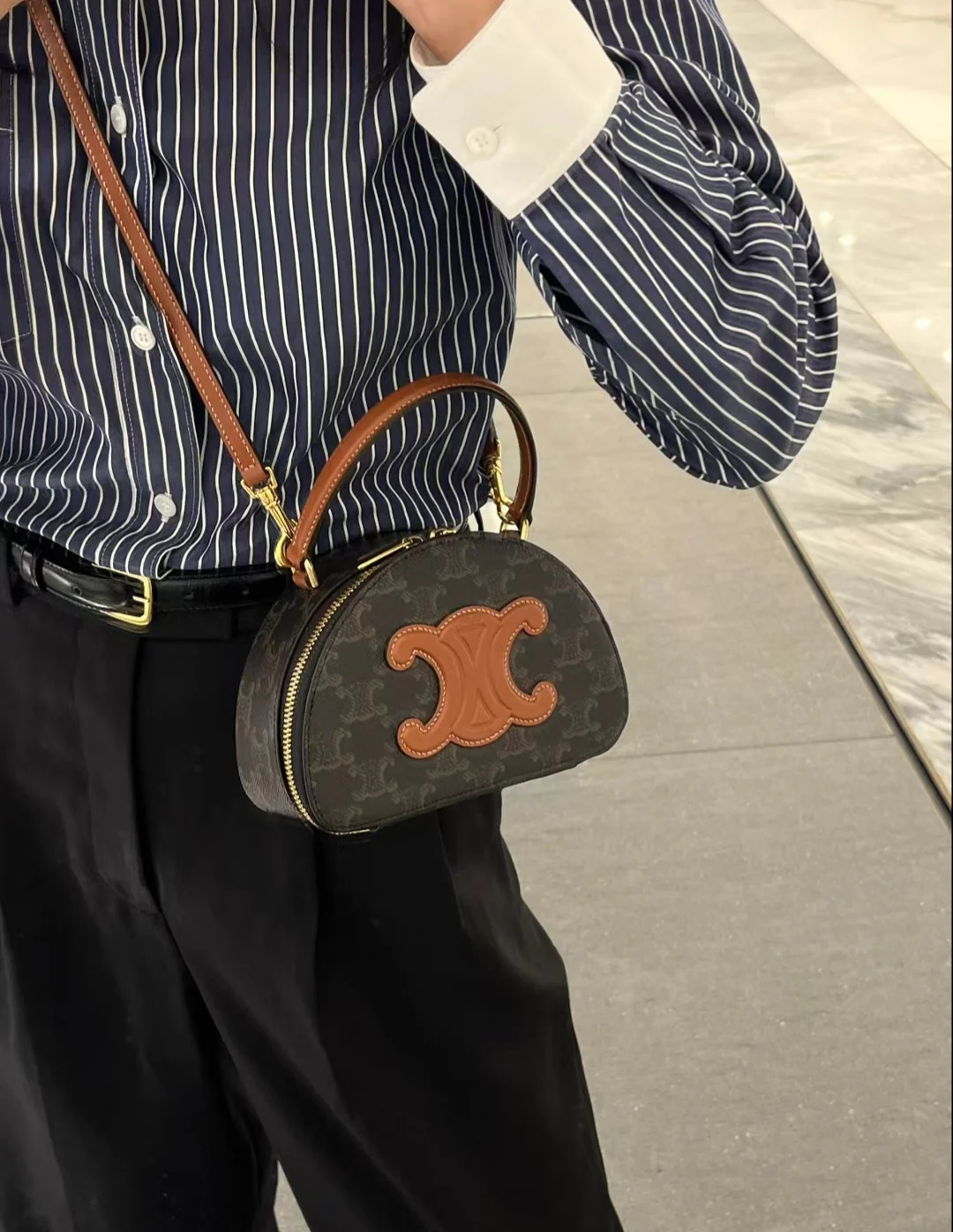 Celine - сумка ?Полумесяц? из телячьей кожи