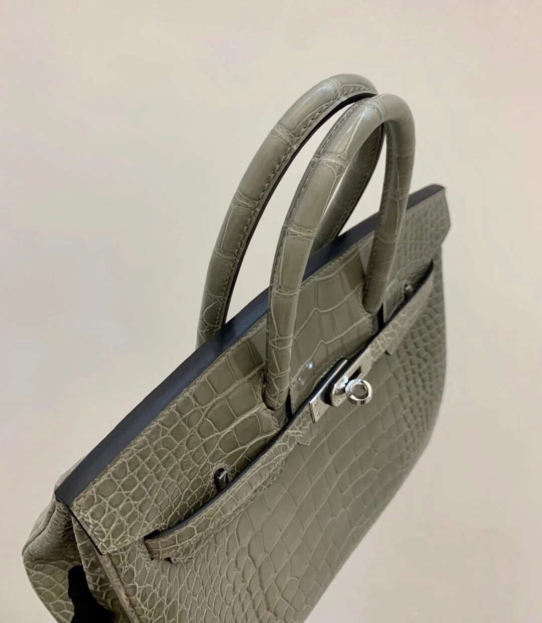 Сумка Hermes Birkin 81 — глянцевая, серая под крокодиловую кожу — серебряная пряжка