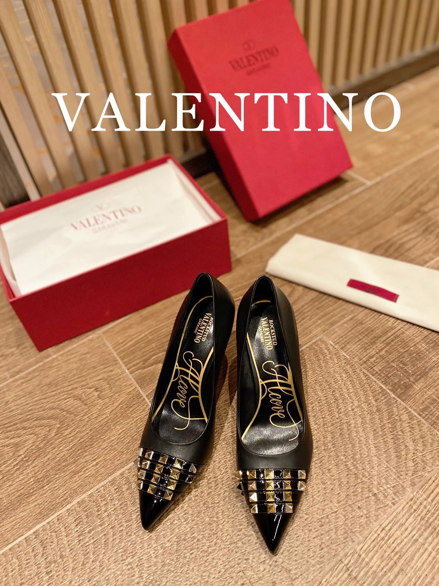 Valentino - Черные туфли на высоком каблуке с открытыми плечами