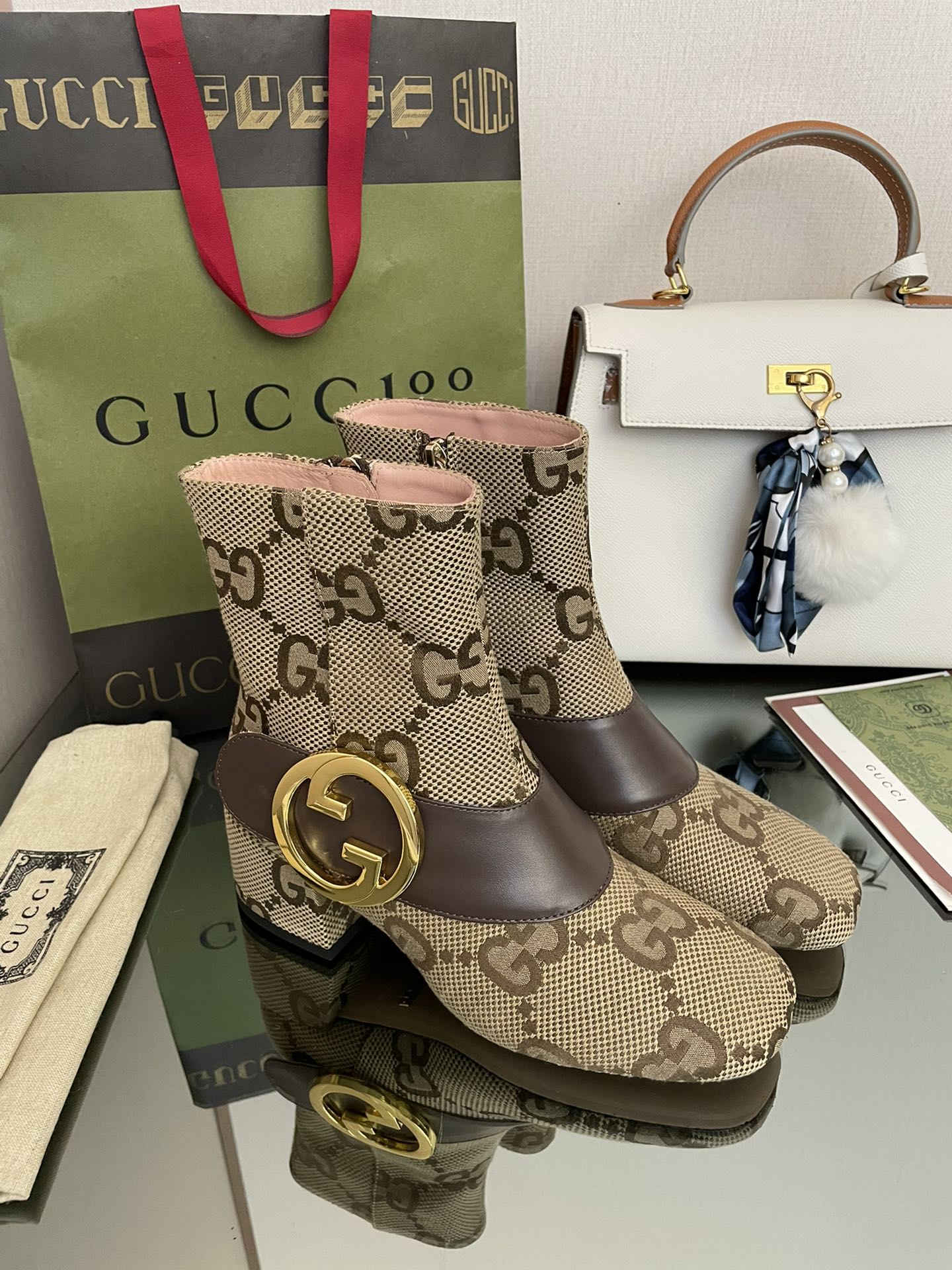 Gucci - Ботильоны на низком каблуке - Узор ?Монограмма? - Абрикосовый цвет