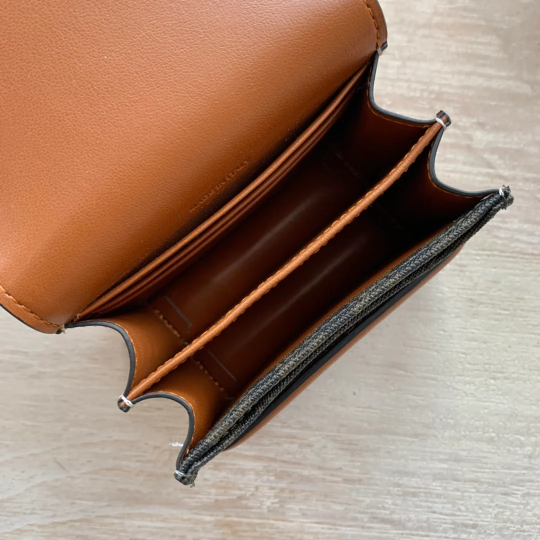 热销款 Celine TRIOMPHE人造革和羊皮革名片夹／卡包