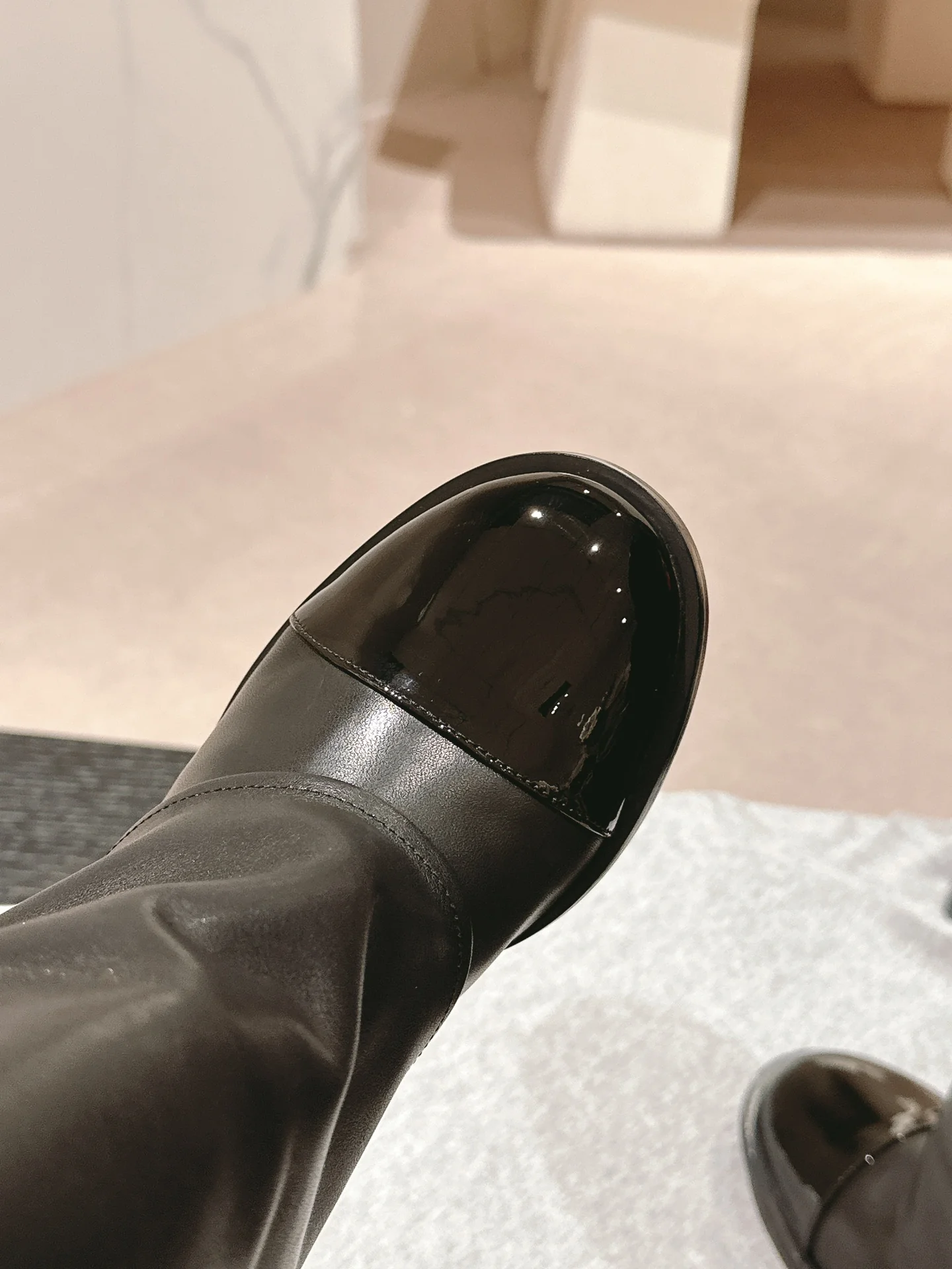 Сапоги Chanel 2024 на высоком каблуке - черные