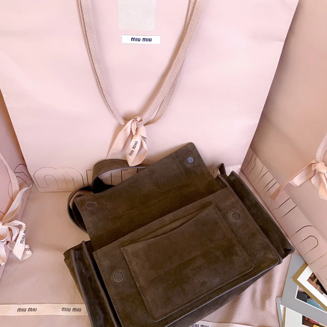 Сумка-мессенджер Miu Miu 5ba178 из замши, коричневая.