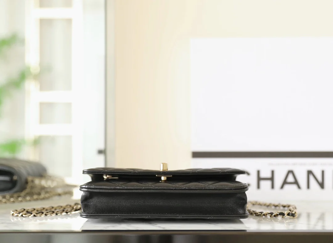 Chanel - Жемчужная сумочка WOC - Черная