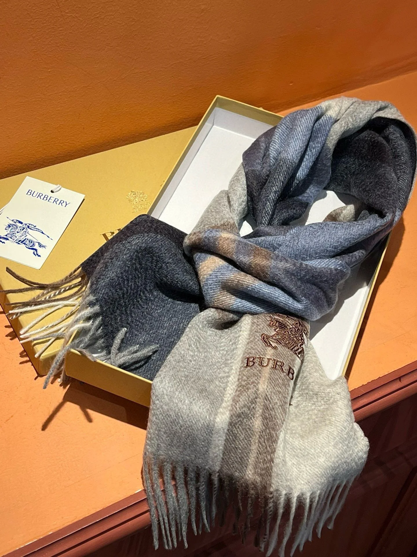 Кашемировый шарф Burberry Water Eave 2024 — Размер 32 - 180