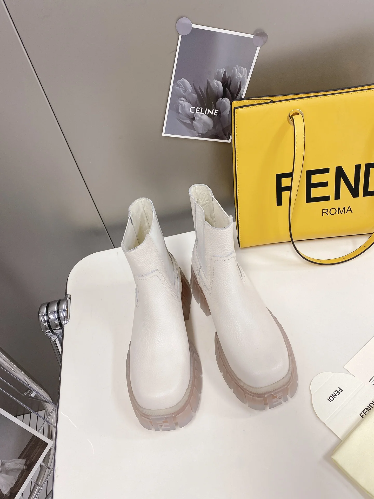 Fendi - Потрясающие ботильоны на платформе с логотипом на подошве - в стиле бандаж