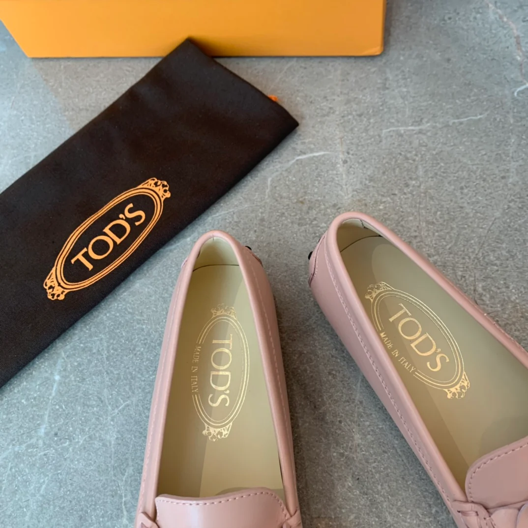 Tods - Футболки с перекрученными лямками - Лоферы - Туфли без шнурков - 1