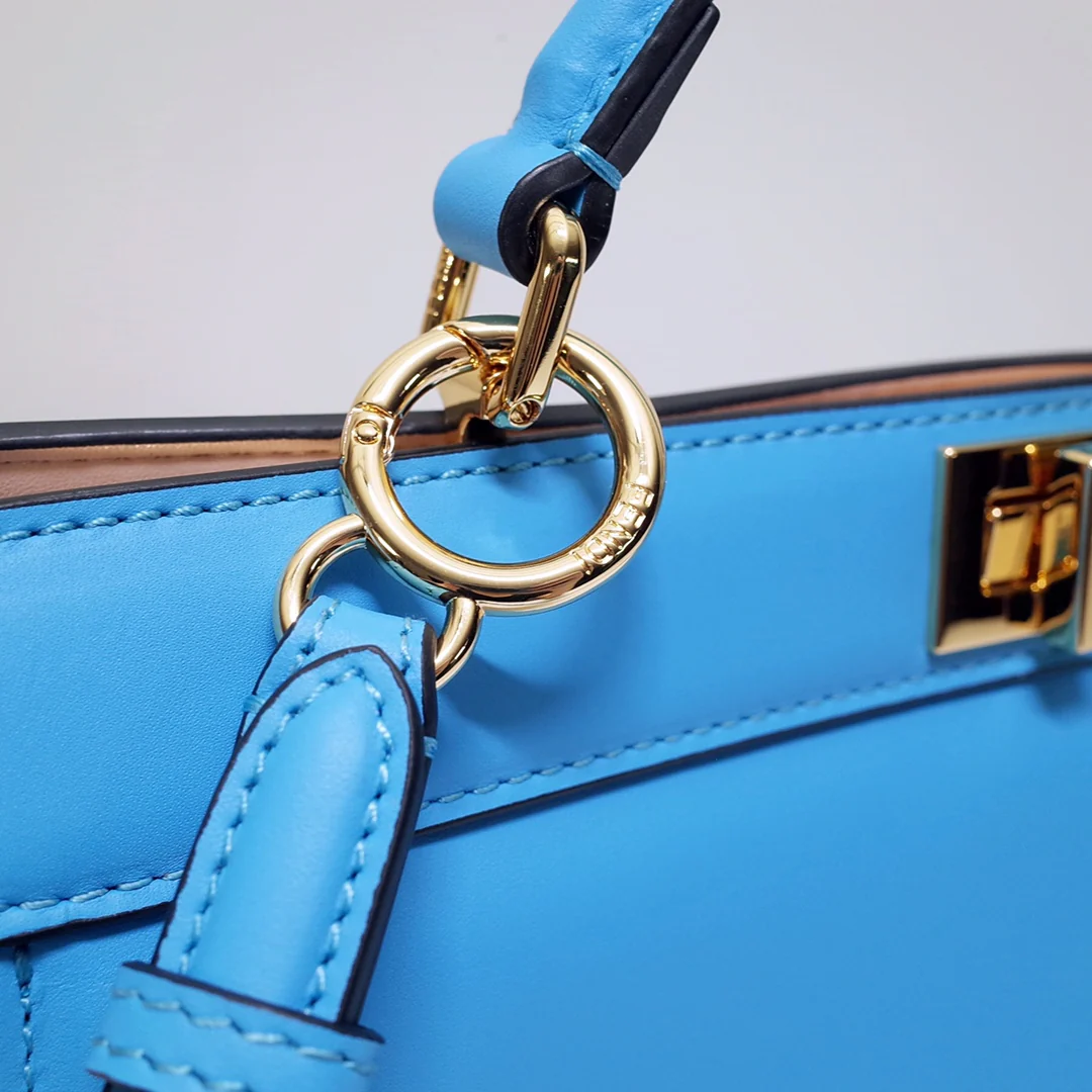 Маленькая синяя кожаная сумочка Fendi Peekaboo i-seey