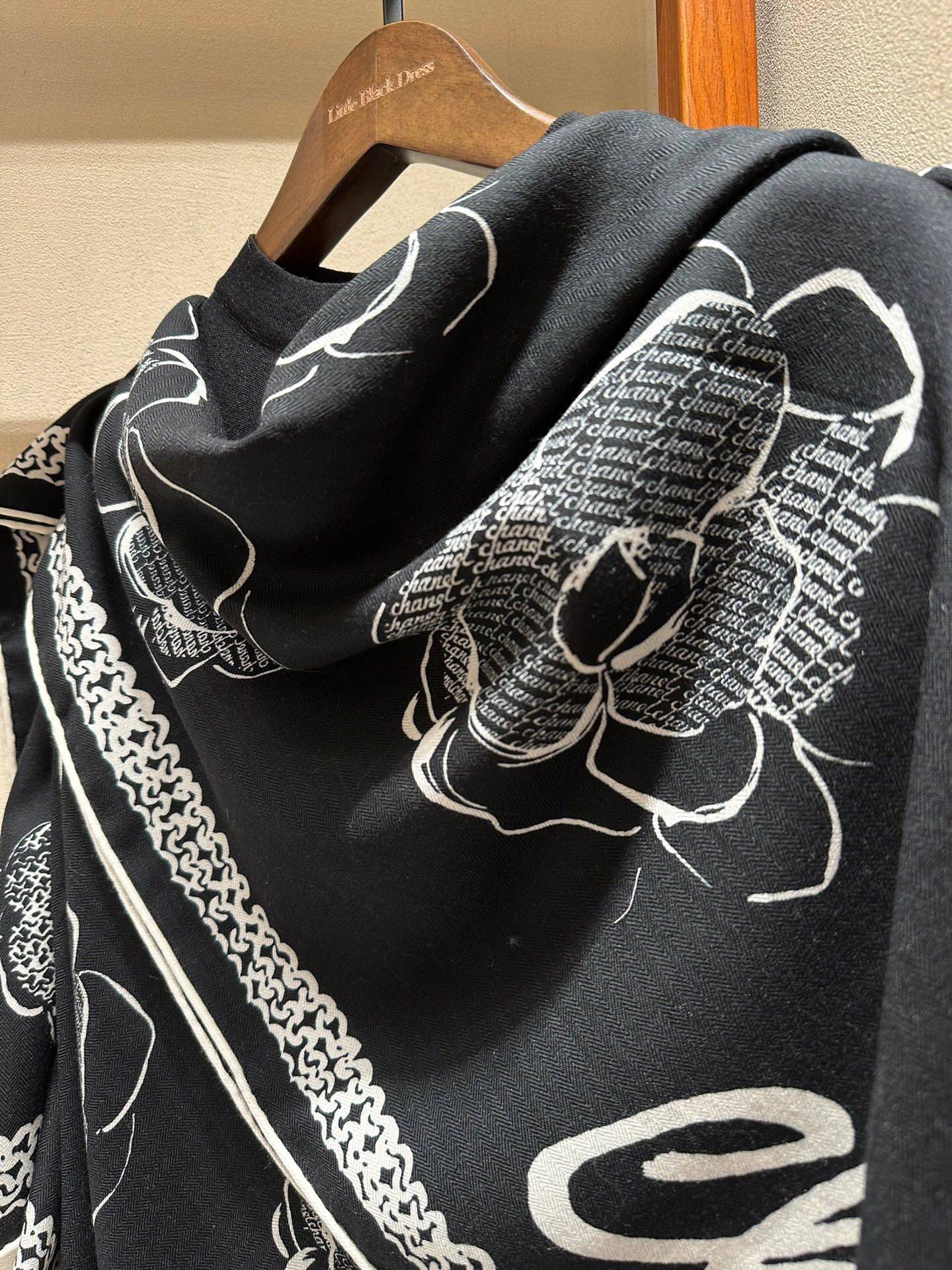 Шарф Chanel ?Камелия? 2024 года - 140-140