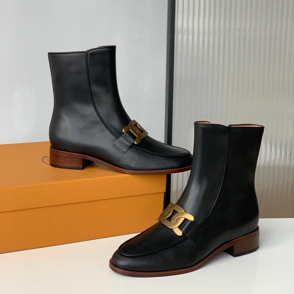 Tods - Новинка сезона осень/зима 2022 - Ботильоны на толстом каблуке крупной вязки с золотой пряжкой