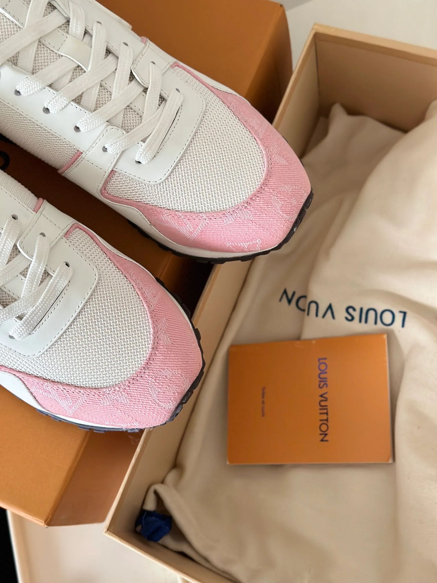 Кроссовки LV Runaway - джинсовые - розовые