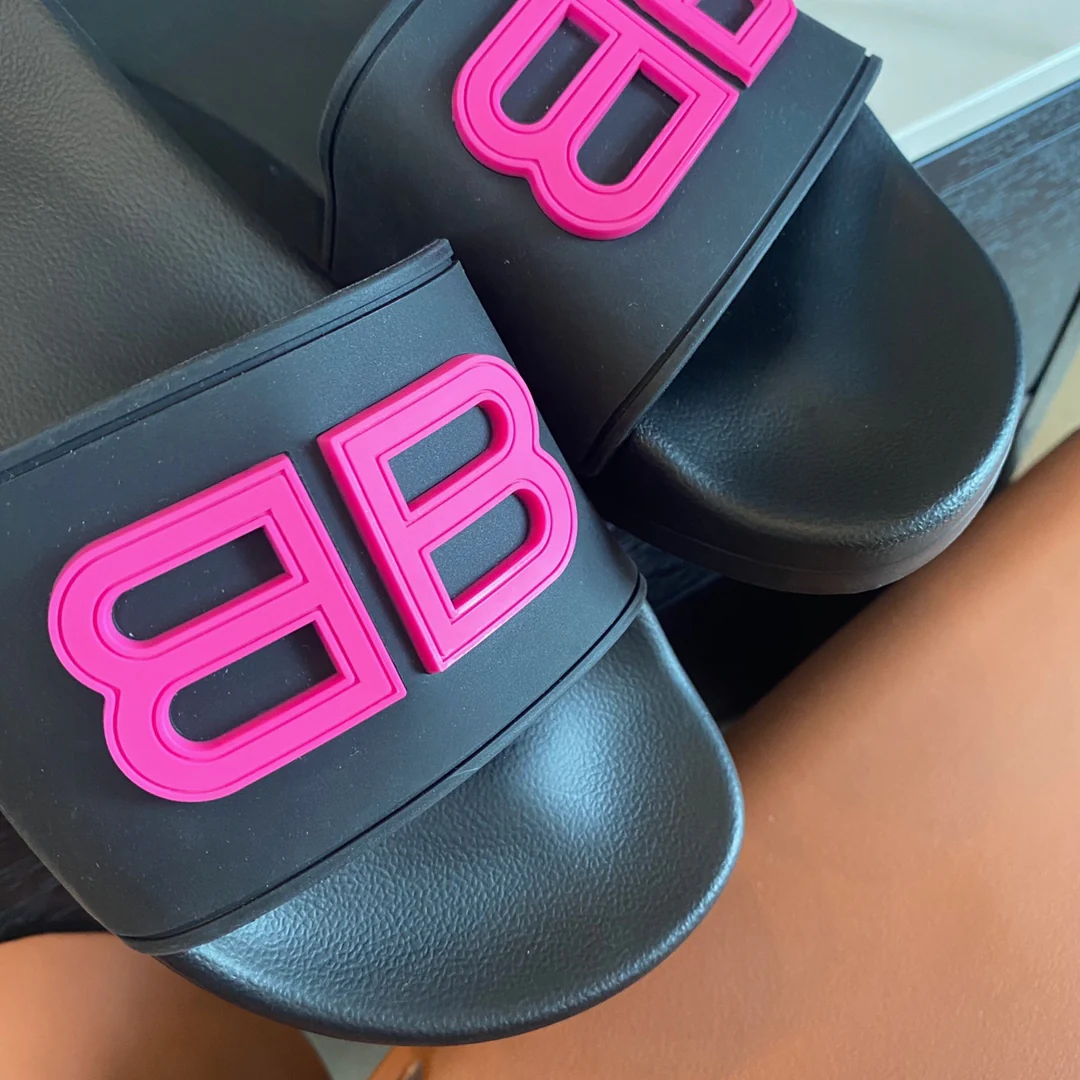 Balenciaga - Розовые тапочки