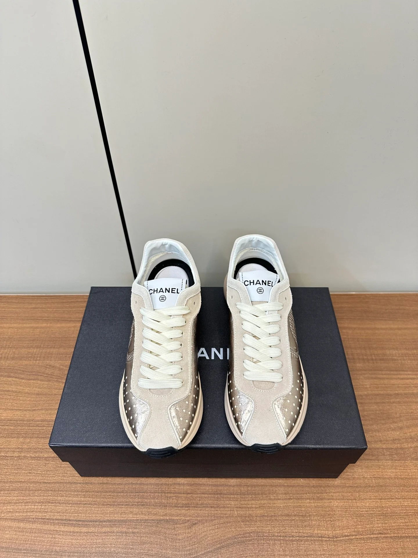 Повседневные туфли Chanel 2025 - золотистые