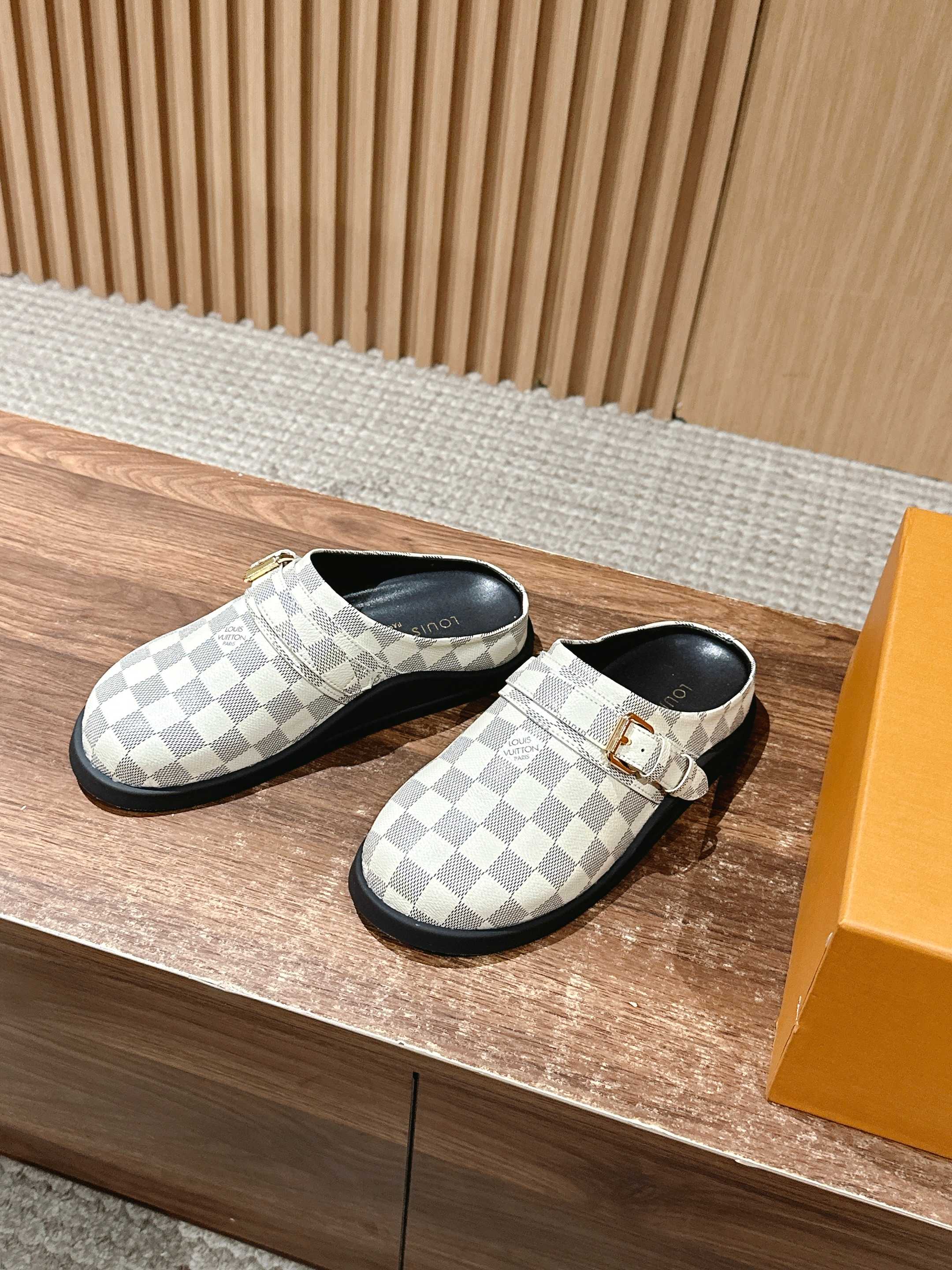 Новинка LV 2025 - Биркенштоки - Клетчатый узор - Белые