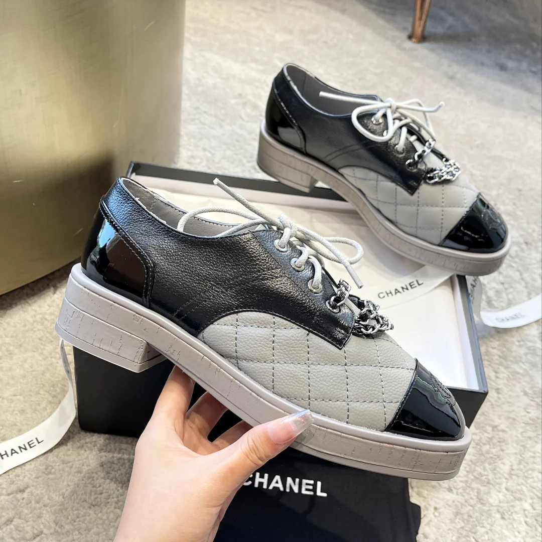 Новинка сезона весна/лето 2023 от Chanel - Стеганые лоферы - Серые