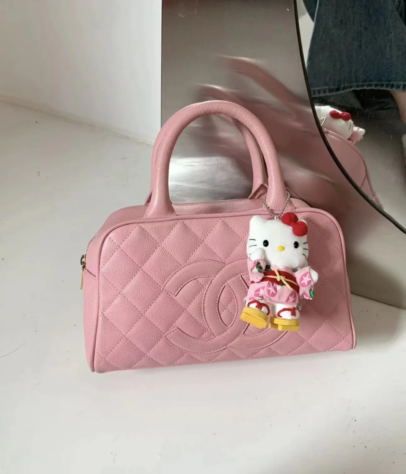 Винтажная сумка-боулинг Chanel из икры, розовая.