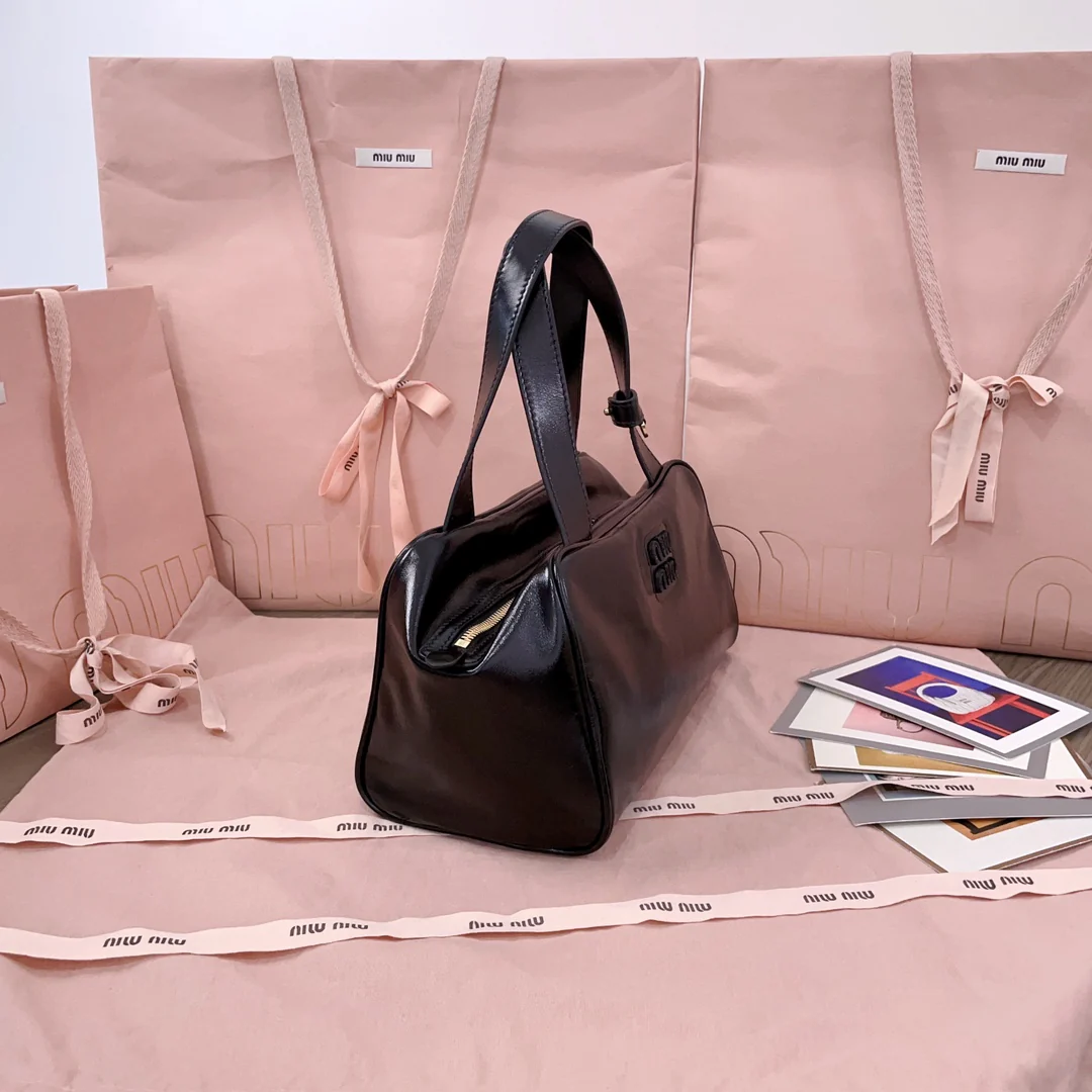 Сумка для боулинга Miu Miu-5bb182, подмышечная, черная.