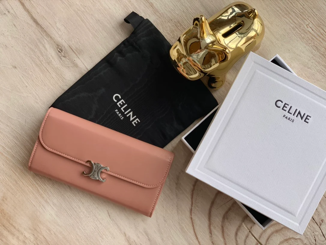 Celine TRIOMPHE 大号亮泽光滑羊皮革翻盖长夹