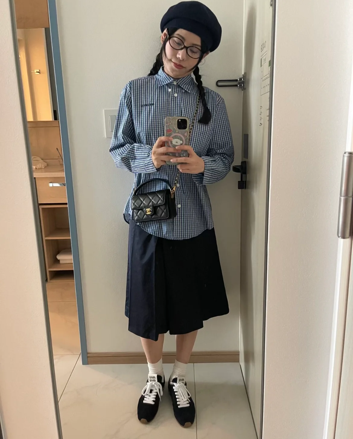 Мини-сумочка Chanel с клапаном и ручкой - черная