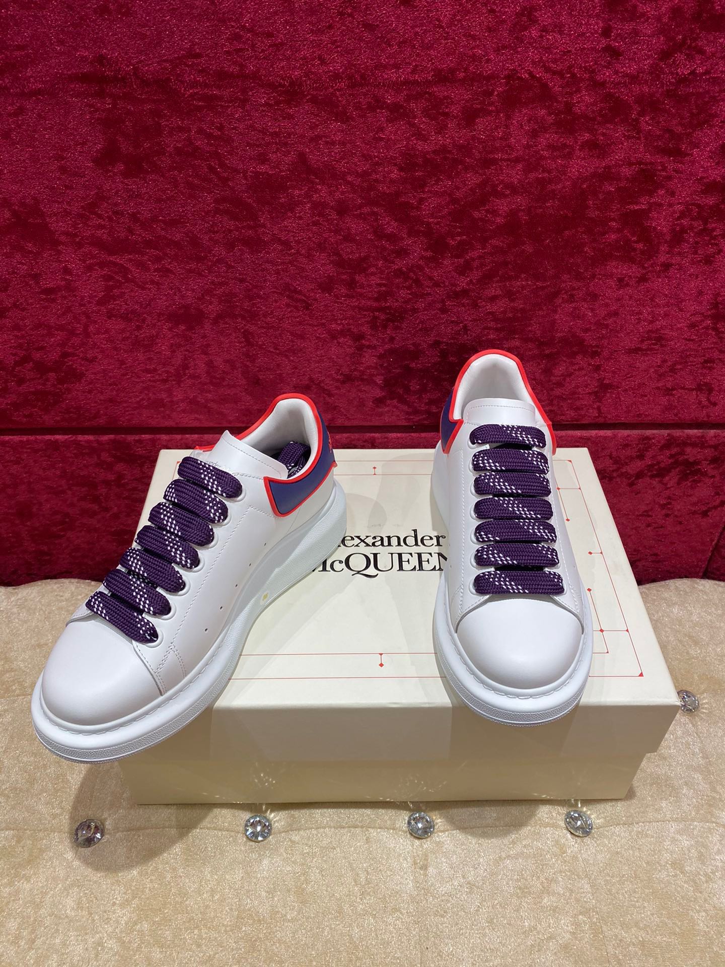 McQueen - Классические белые кроссовки - Темно-синяя пятка