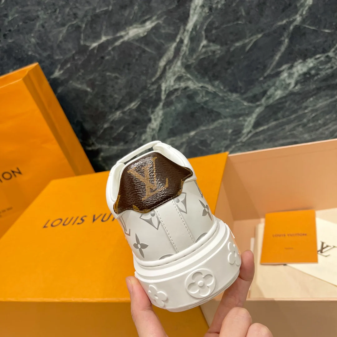 Обувь LV - LV Time Out - белые кроссовки на платформе - серебристые с золотой фольгой