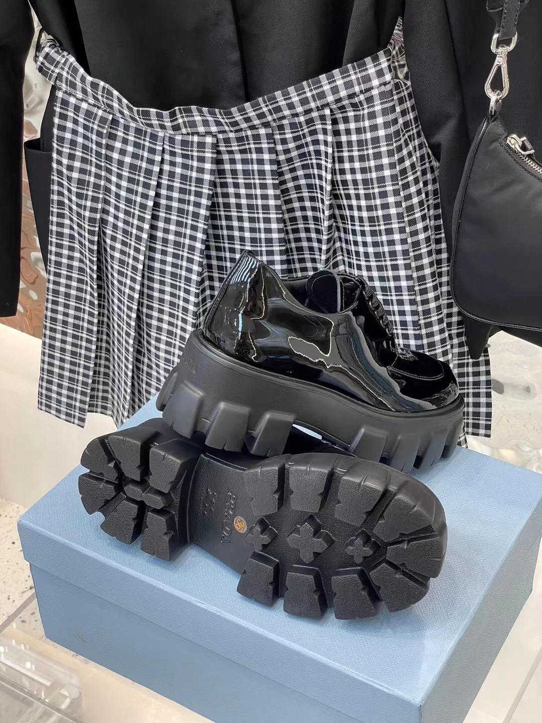 Повседневные туфли на платформе Prada 2024 - черные