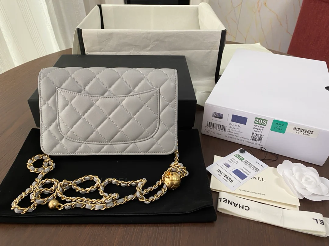 Chanel - Золотой мяч WOC - Овечья кожа