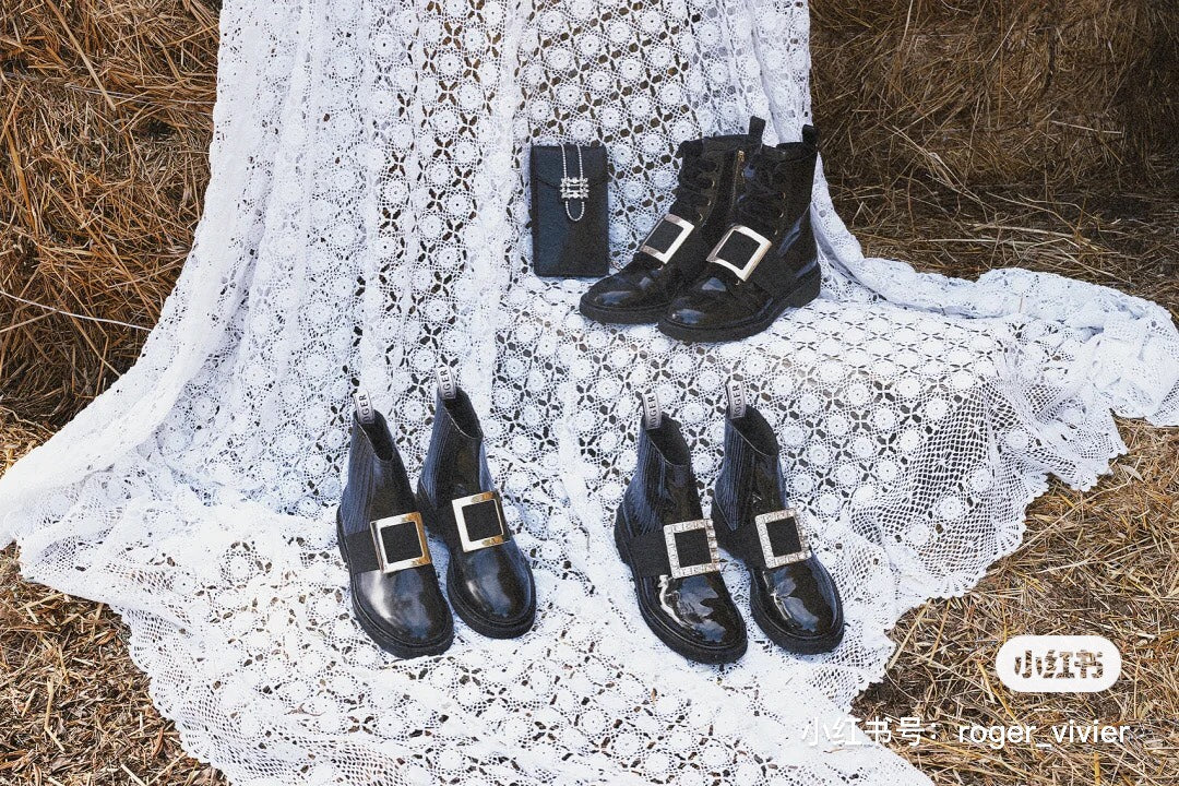 Обувь RV - 22ss - Ботильоны на плоской подошве, украшенные стразами - в стиле Юань Шаньшань.