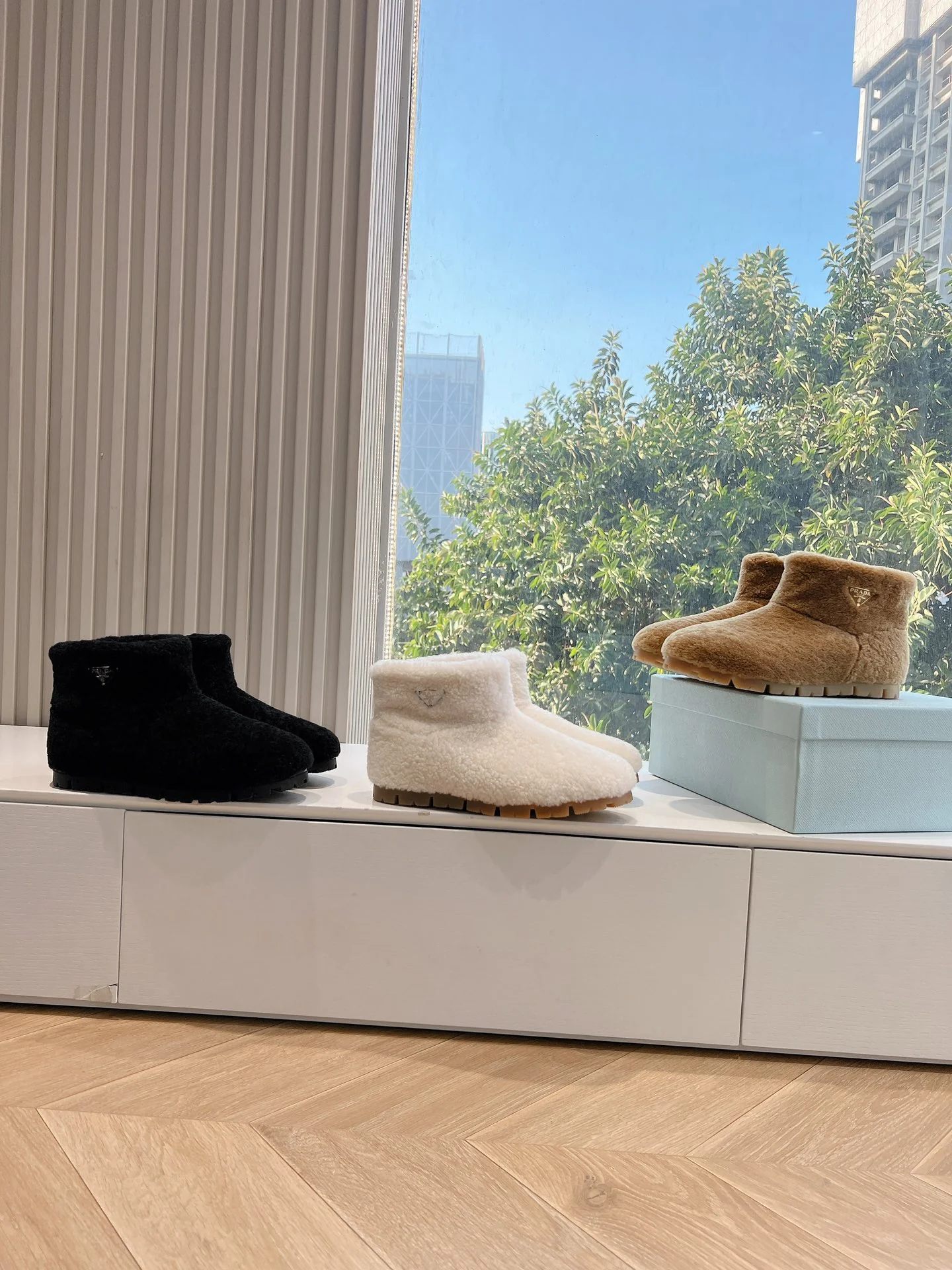 Снежные ботинки на платформе Prada 2024 - Изображение из коллекции - 1