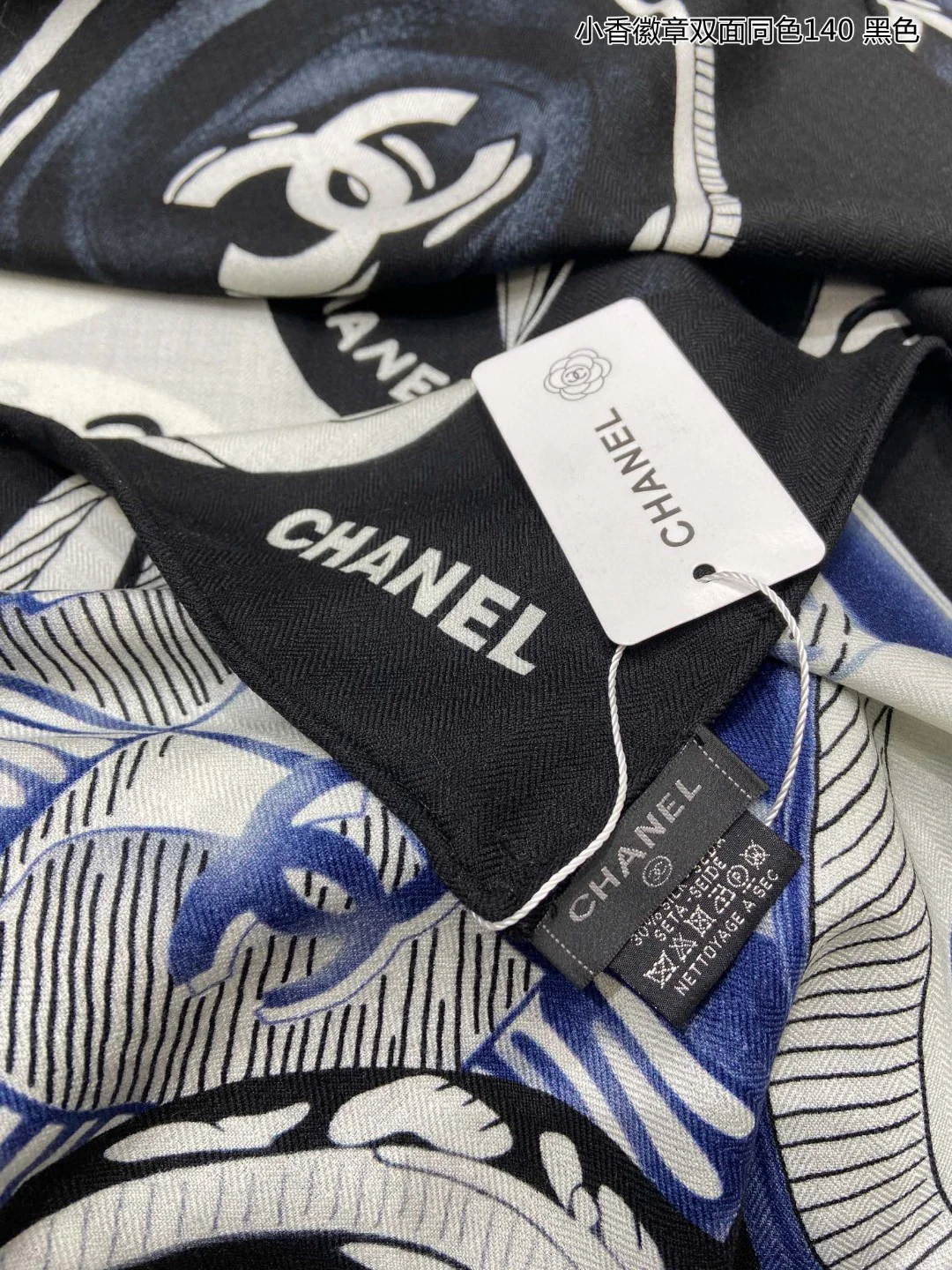 Платок Chanel 2024 с двусторонним значком в комплекте - 140-140