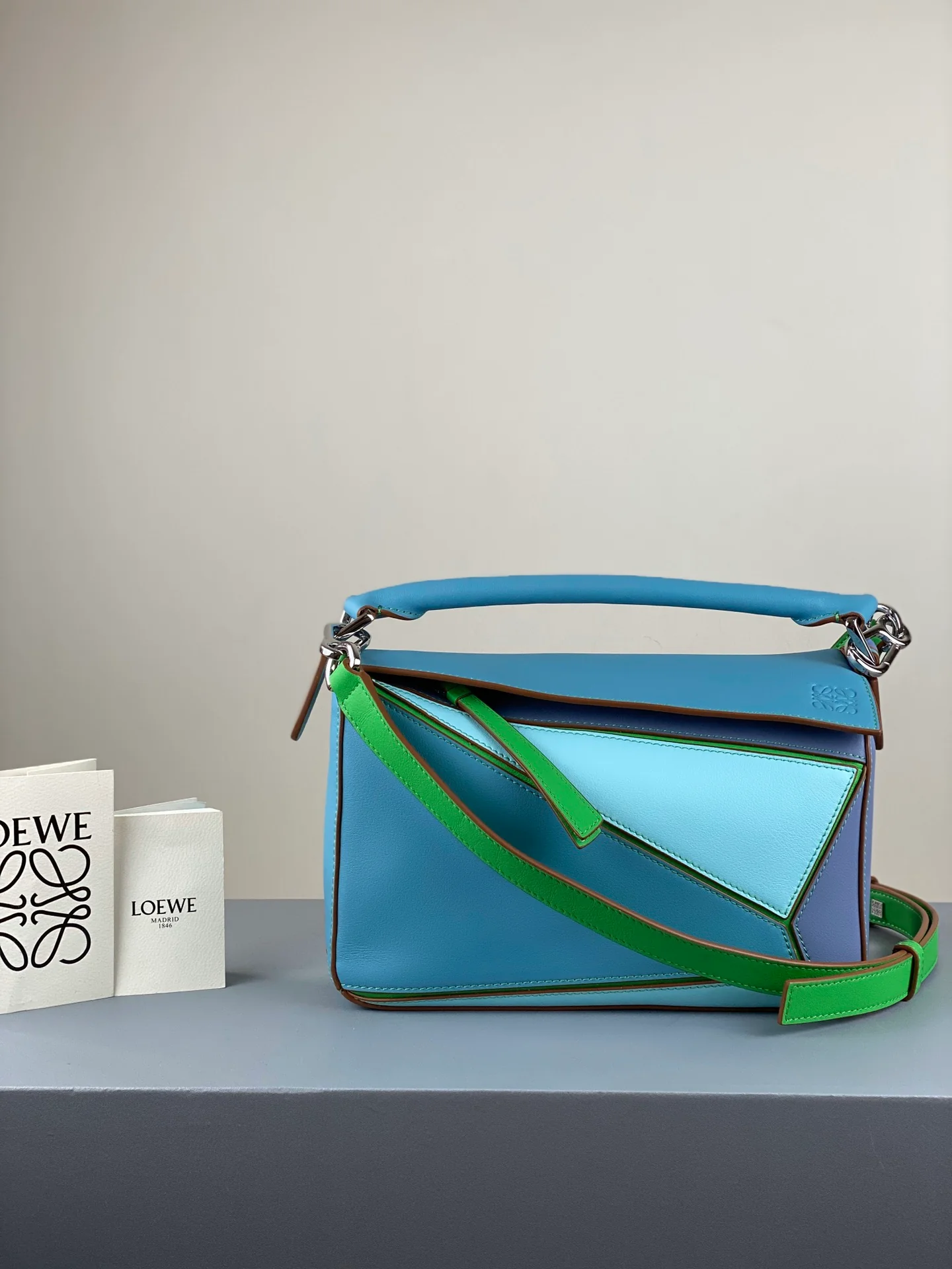 Сумка Loewe Puzzle из телячьей кожи - 1