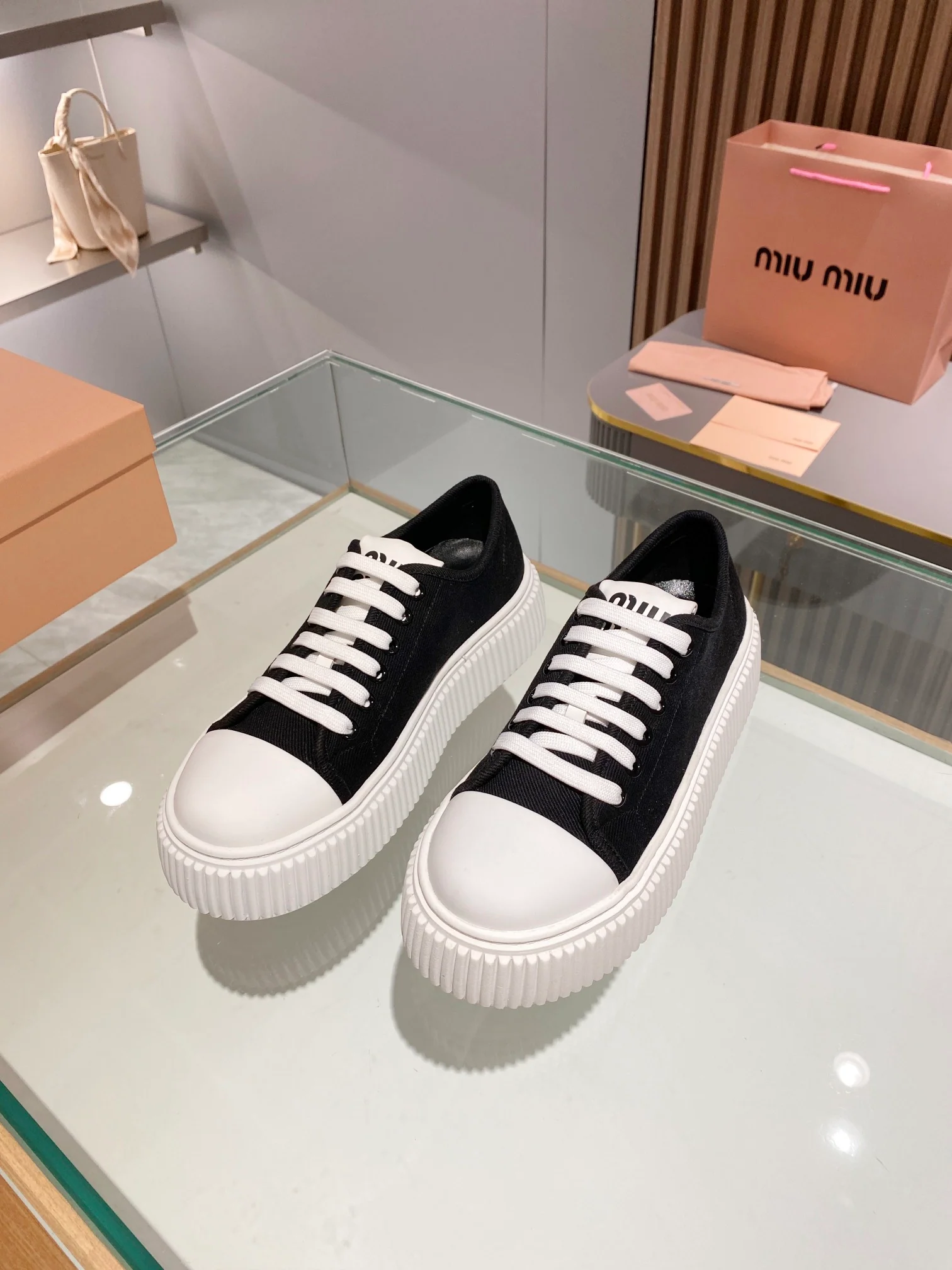 Коллекция Miu Miu 2023 года с подиума - Лоферы