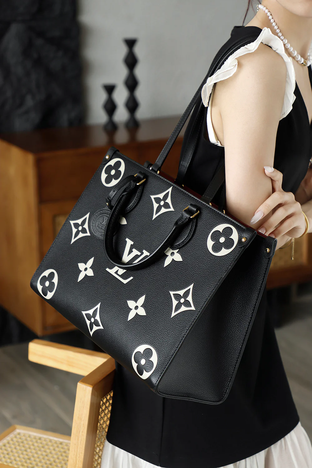 LV-m45495-onthego Средний - Черно-белый