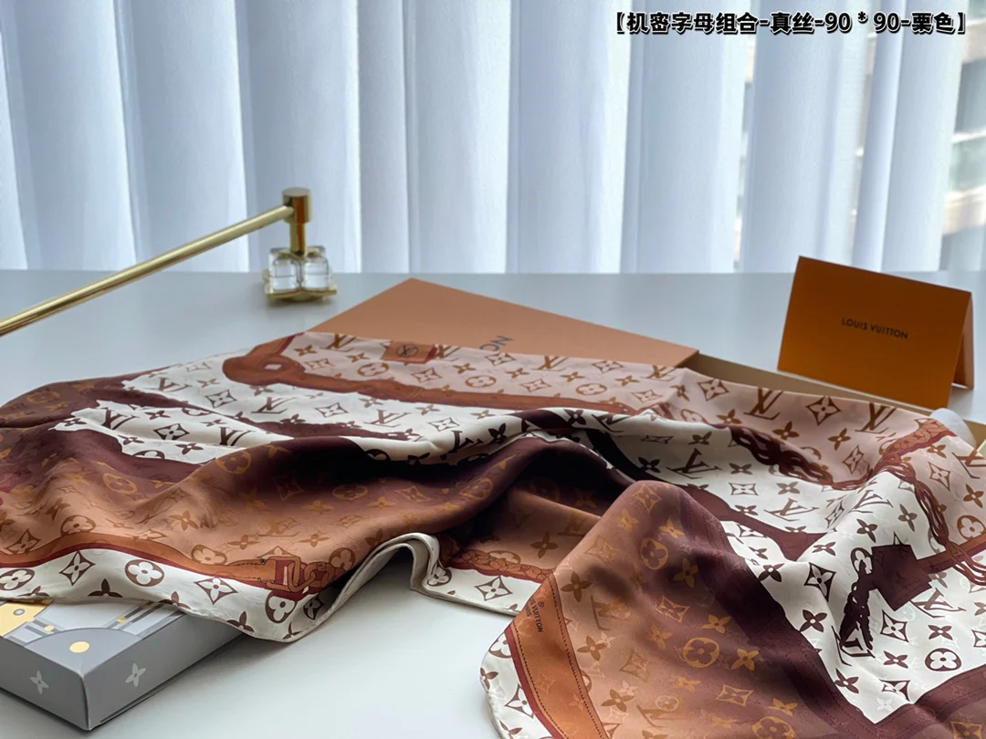 LV - Секретный алфавит - Шелковый шарф 90 см