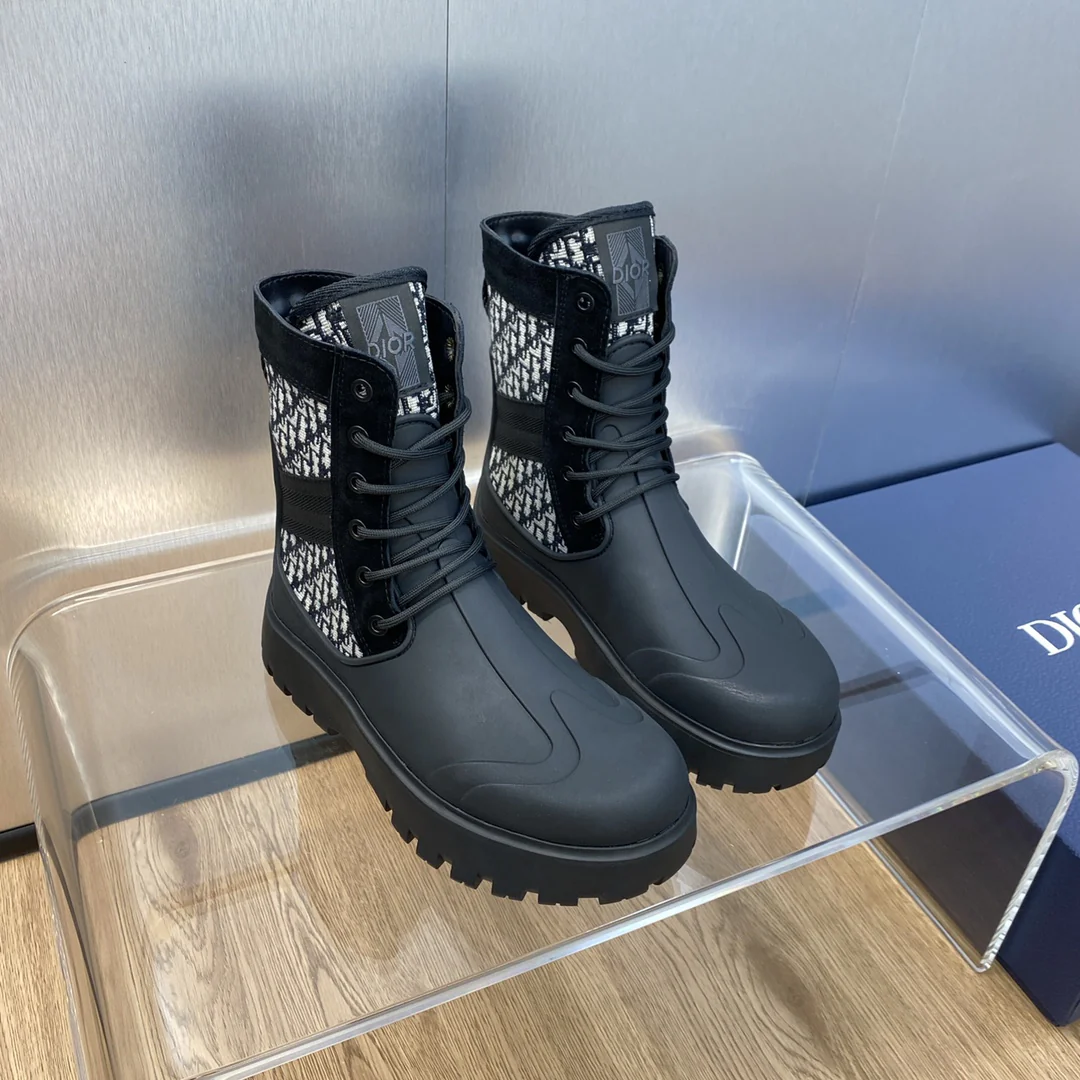 Новинка сезона осень/зима 2023 от Dior - Коллекция Garden - Ботинки Martin с круглым носком и шнуровкой - Унисекс - Черные