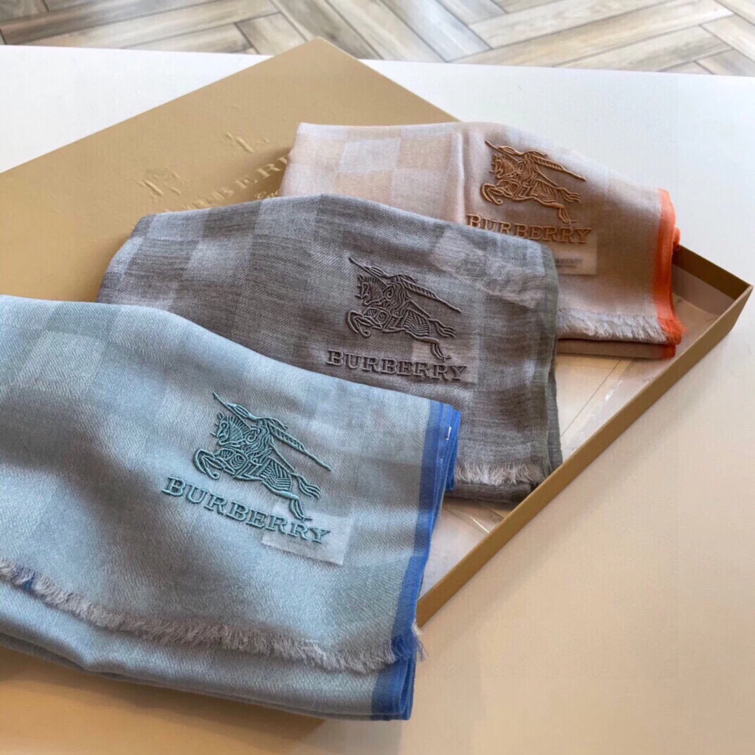 Кашемировый шарф Burberry с пайетками, пряжа - 100-200 см - серо-голубой