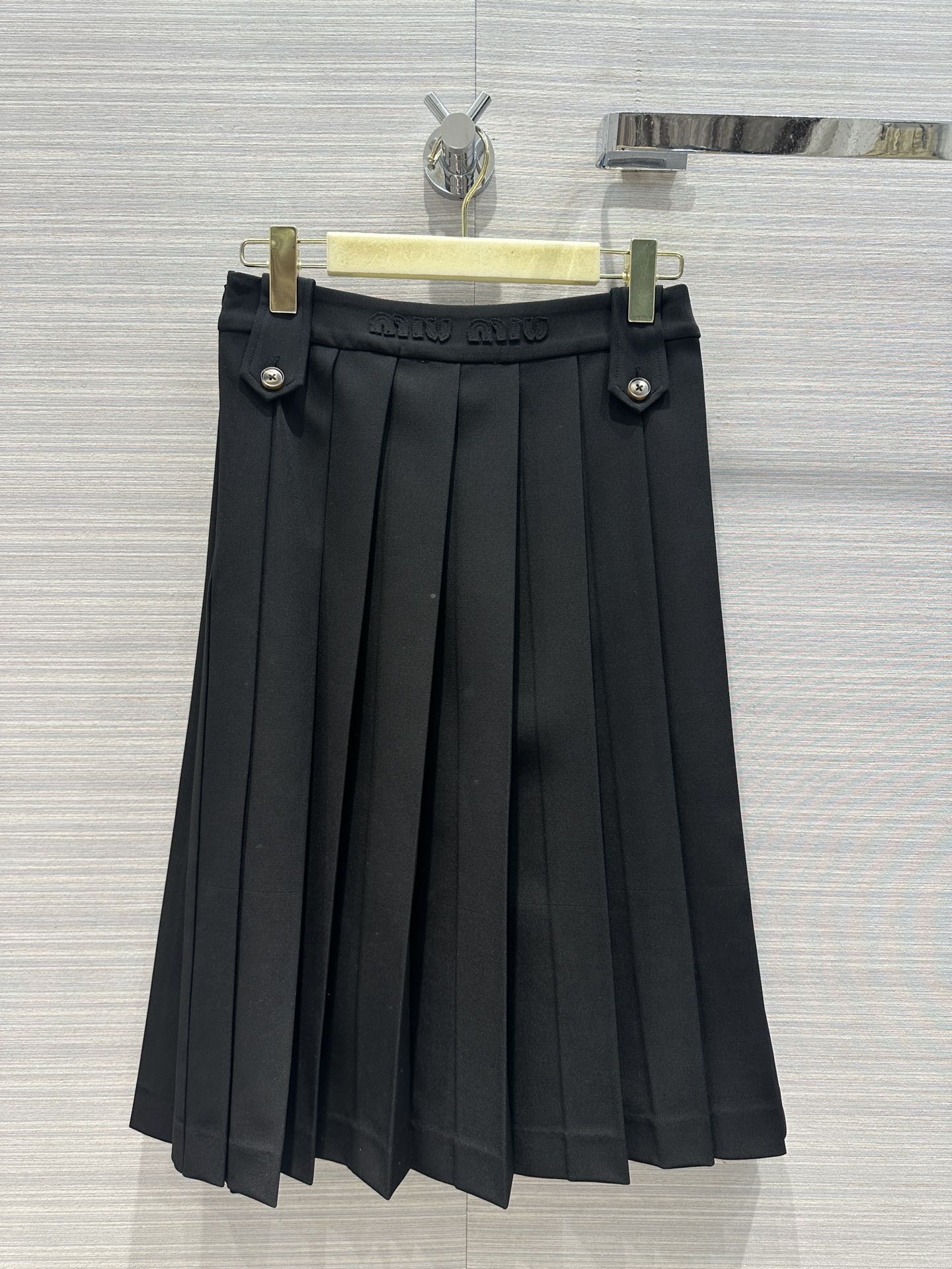 Miu Miu - 2404 - Плиссированная юбка миди в стиле ретро британского колледжа