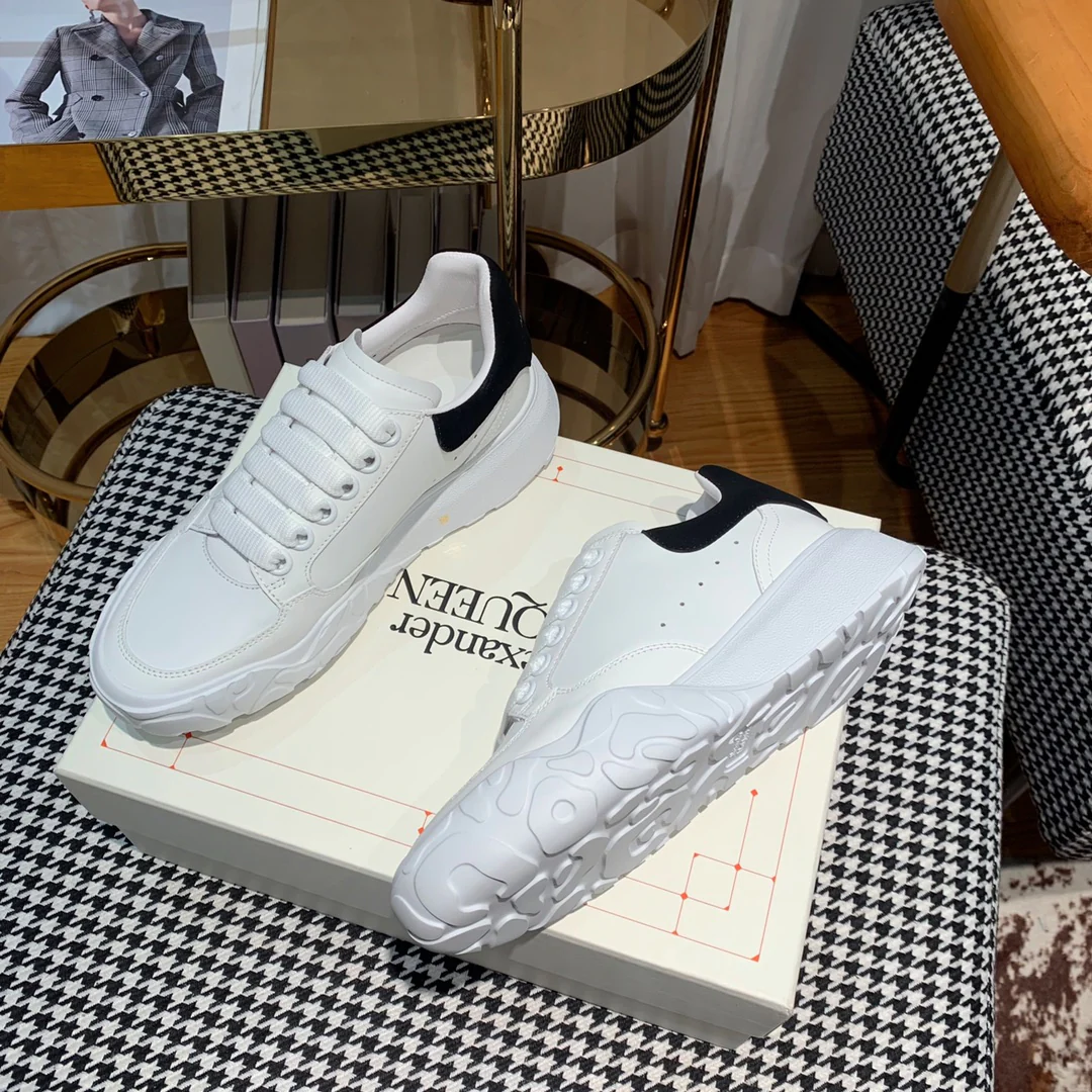 McQueen - Новые кроссовки - Black Tail