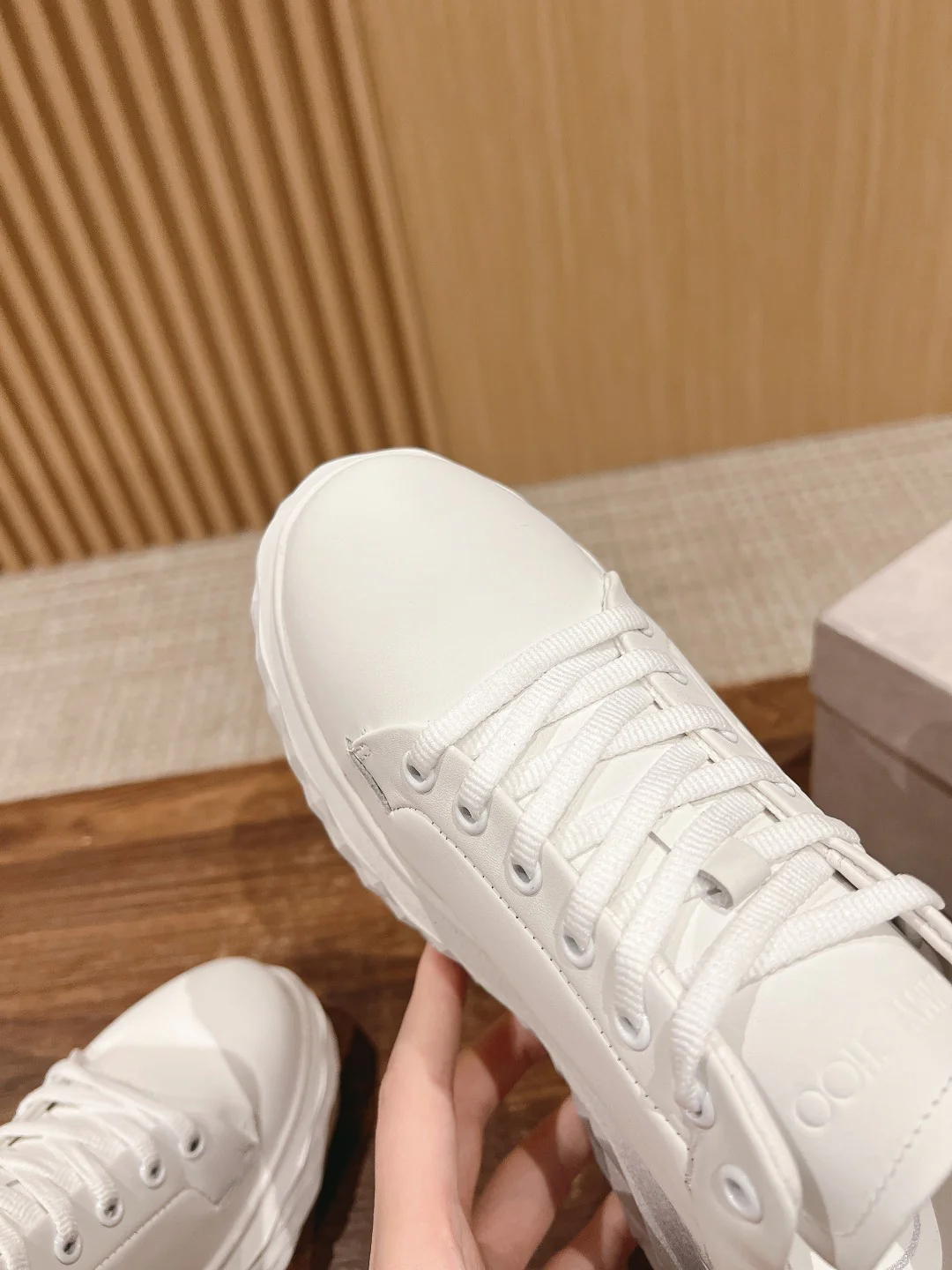 Обувь марки JC - повседневная модель 2024 года - серая.