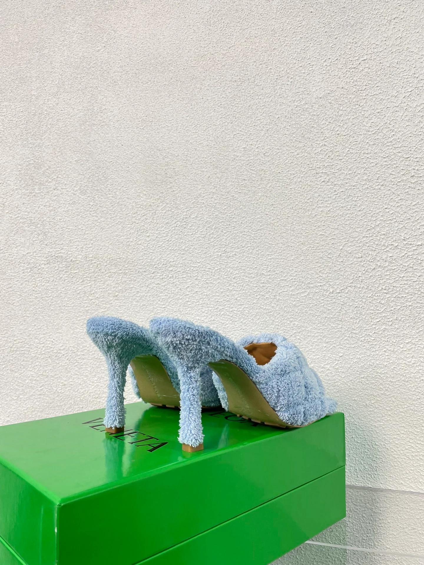 Новинка 2023 года от BV - Серия плюшевых тапочек - Тапочки на высоком каблуке - Светло-голубые