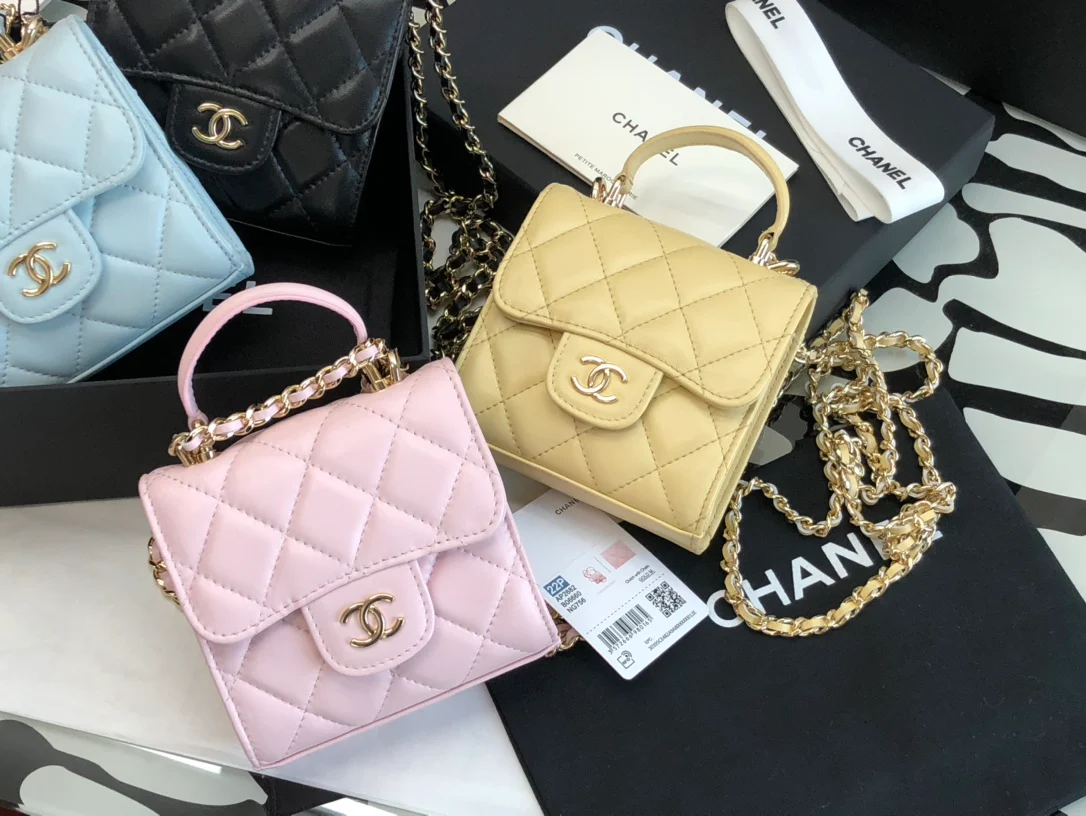 Мини-сумочка Chanel в виде коробки с ручкой - изображение из коллекции