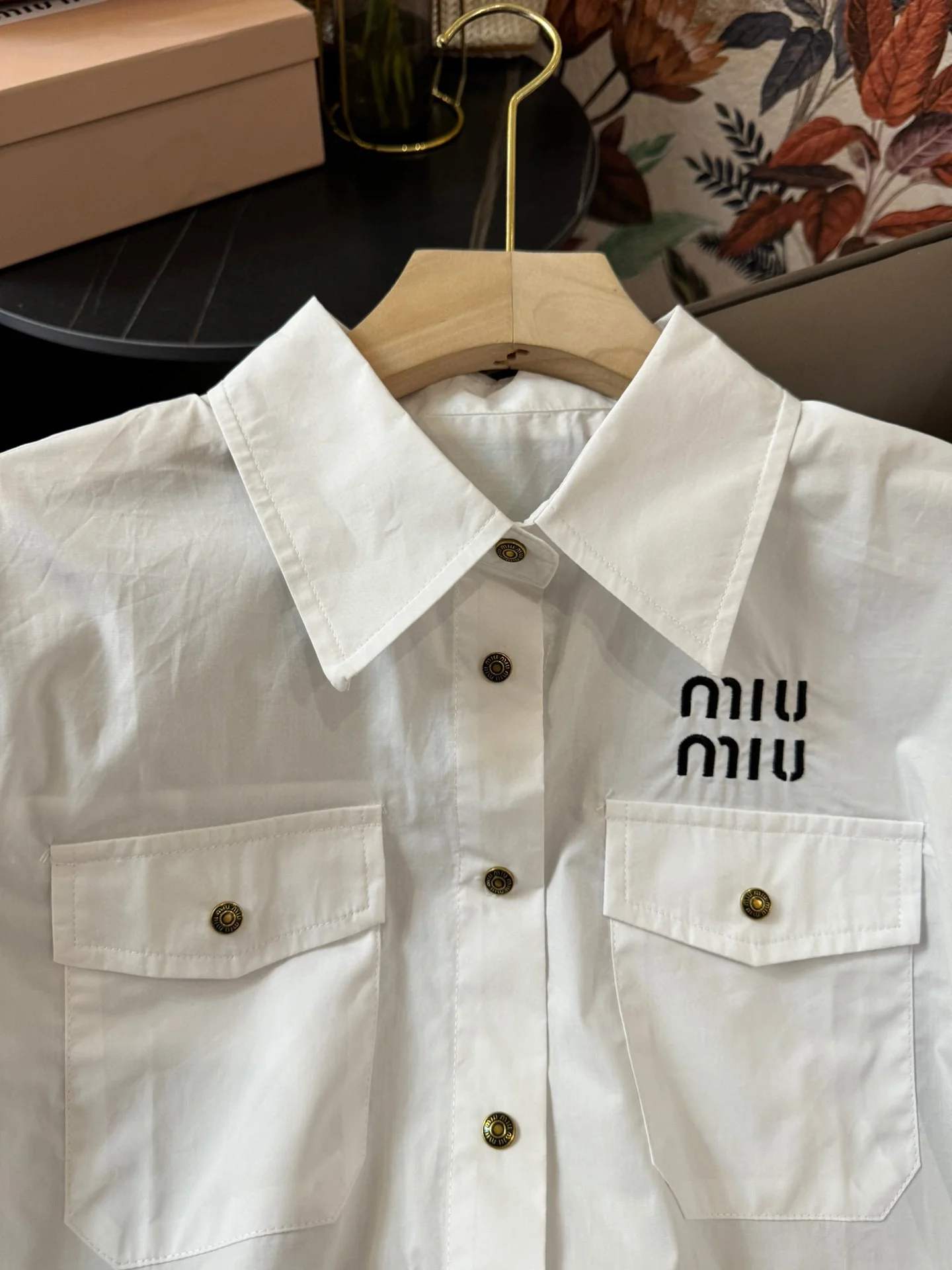 Miu Miu - 2404 - 24ss Новая футболка с коротким рукавом и вышивкой букв