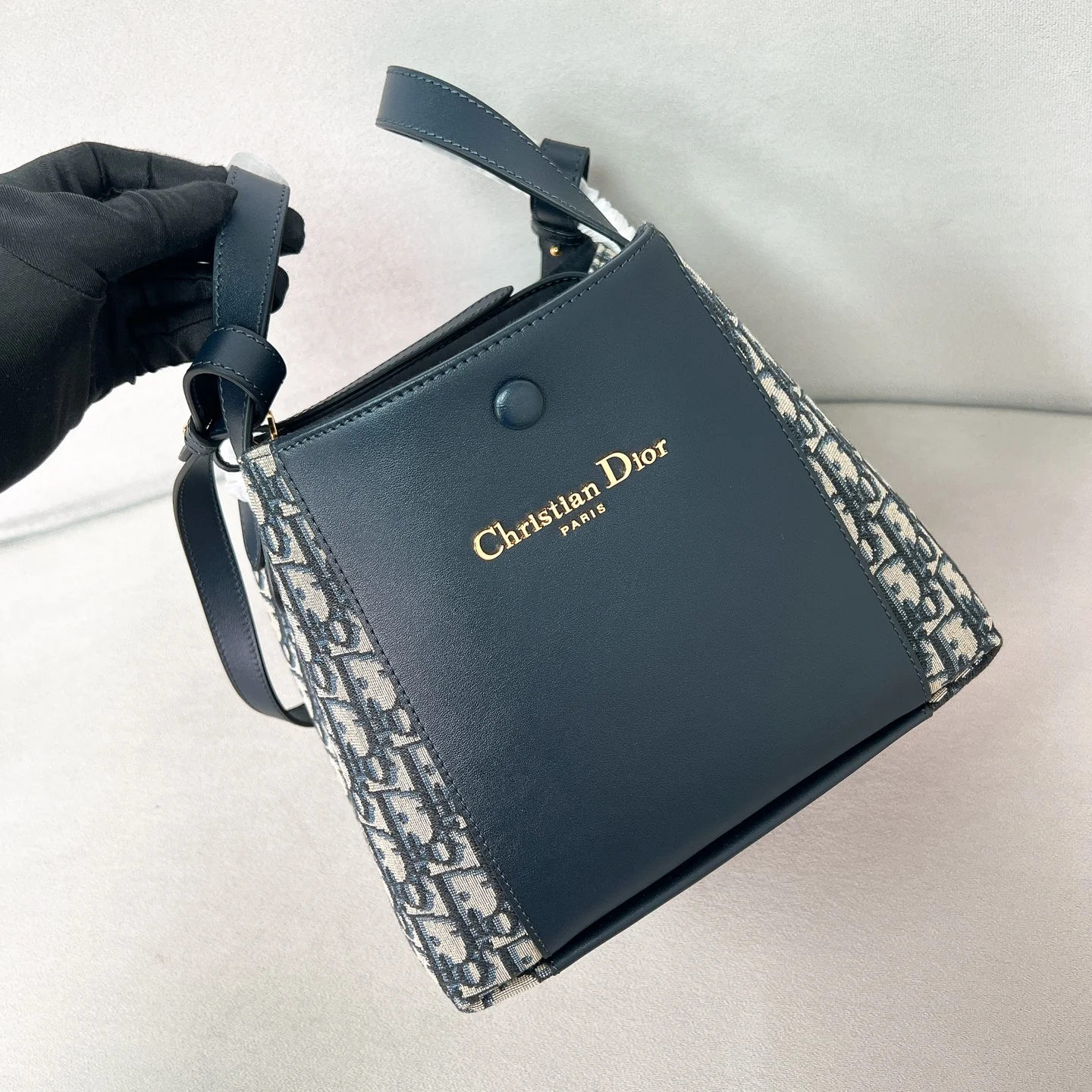 Фирменная сумка-ведро Dior, маленький размер, синяя канва с монограммой.