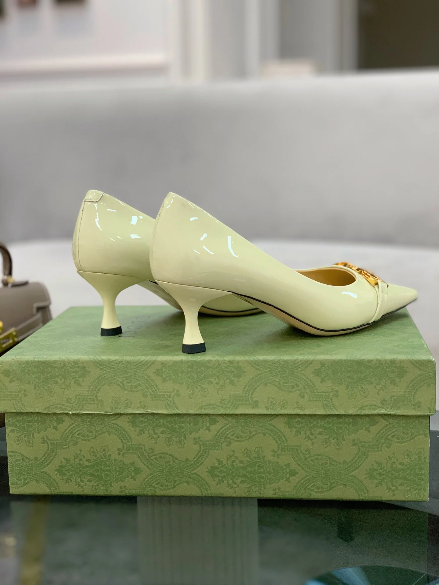 туфли на низком каблуке с цепочкой Gucci