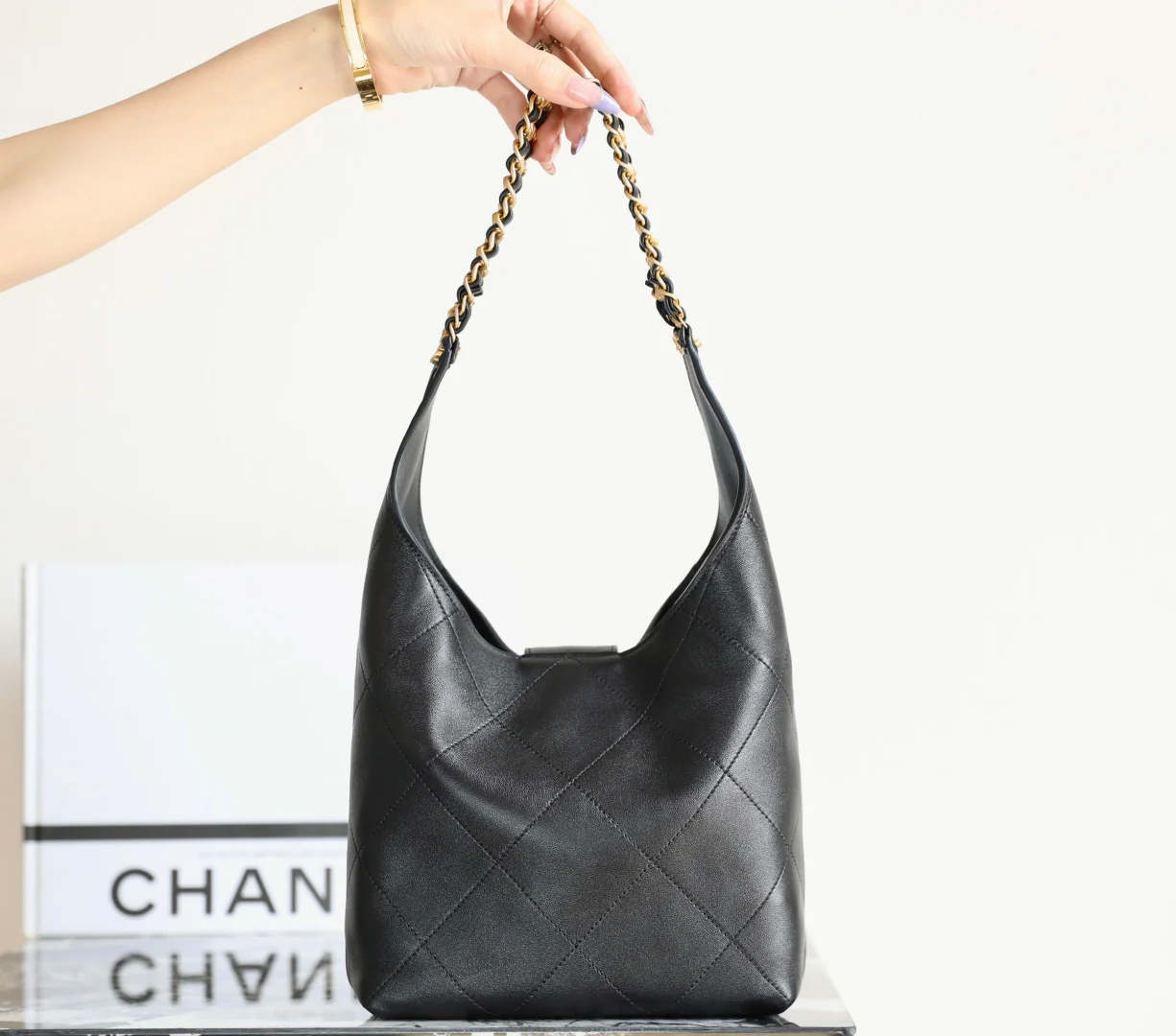 Сумка-хобо Chanel 25p Small Hippie Bag - черная