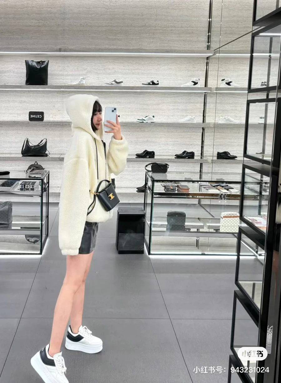 Миниатюрная кожаная сумка-ведро Celine Triomphe - черная