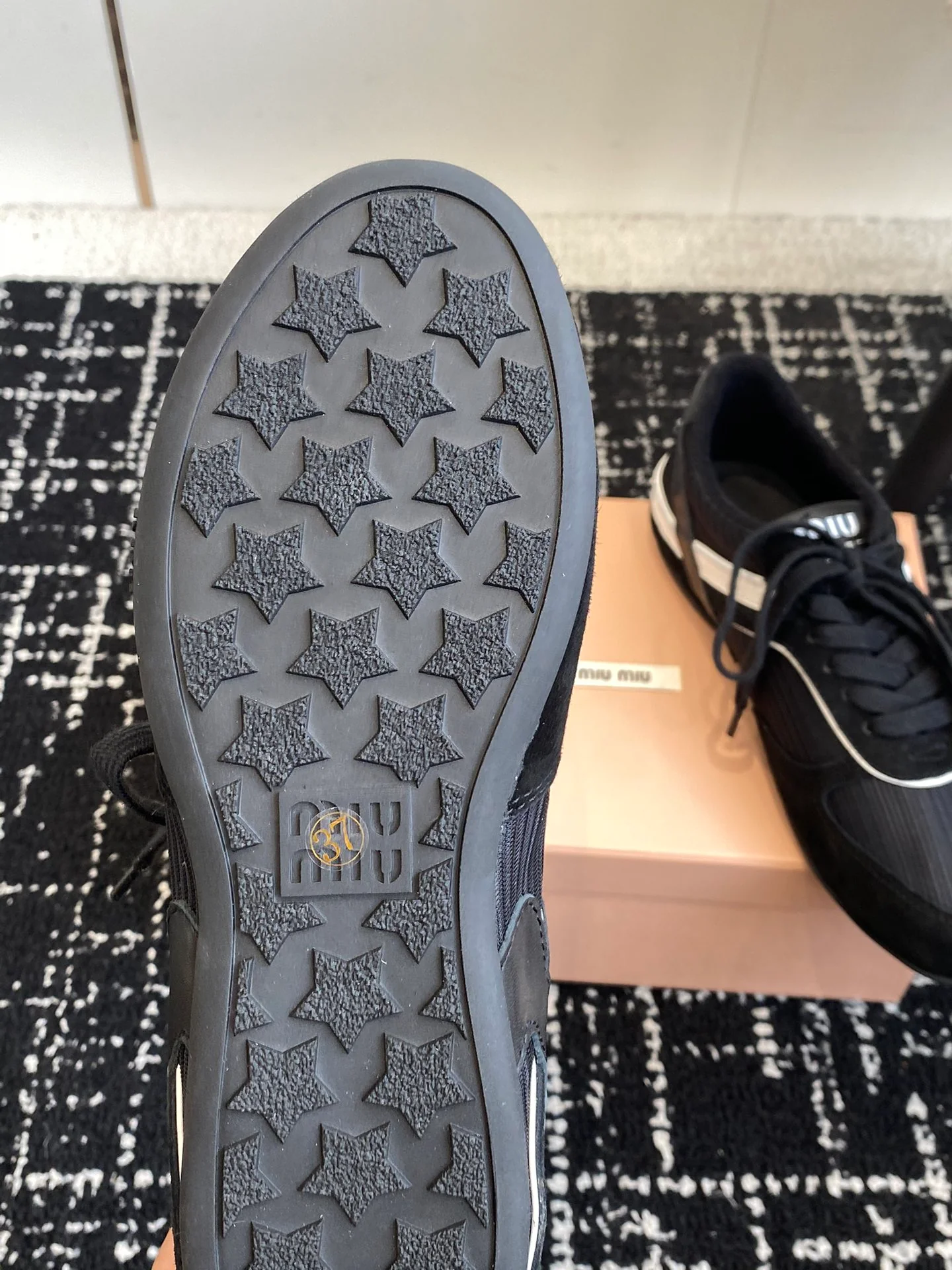 Повседневные туфли Miu Miu 2025 - черные