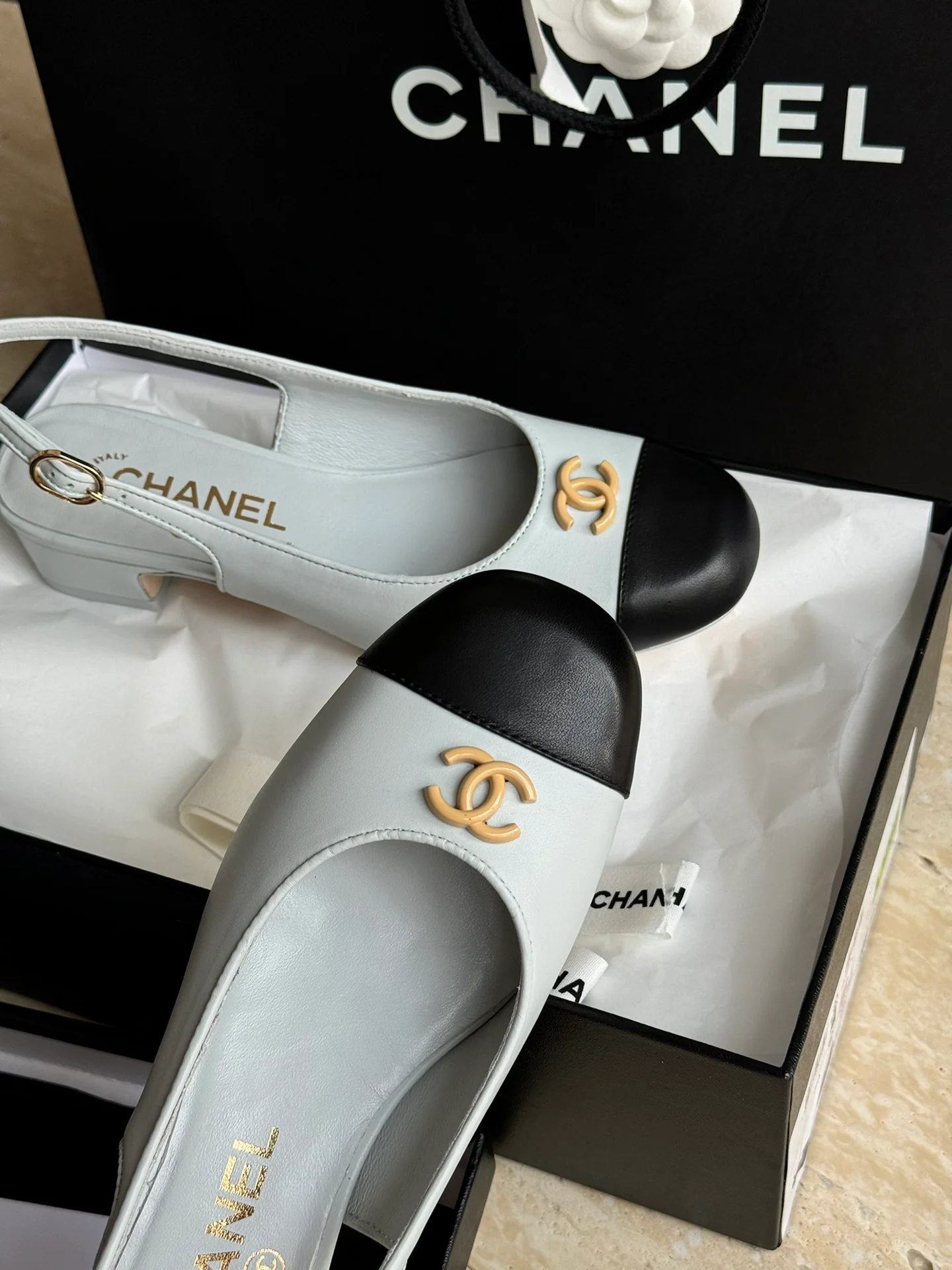 Chanel-2024新款 小方头双C牛皮低跟凉鞋 白色